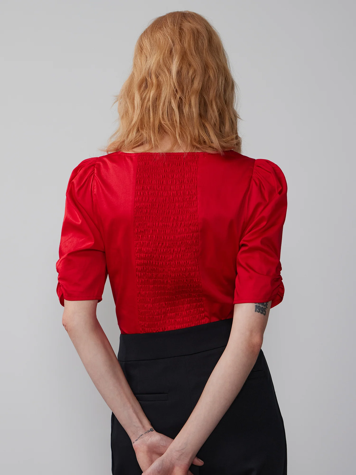 Short Sleeve Rosette V-Neck Top - Image 3