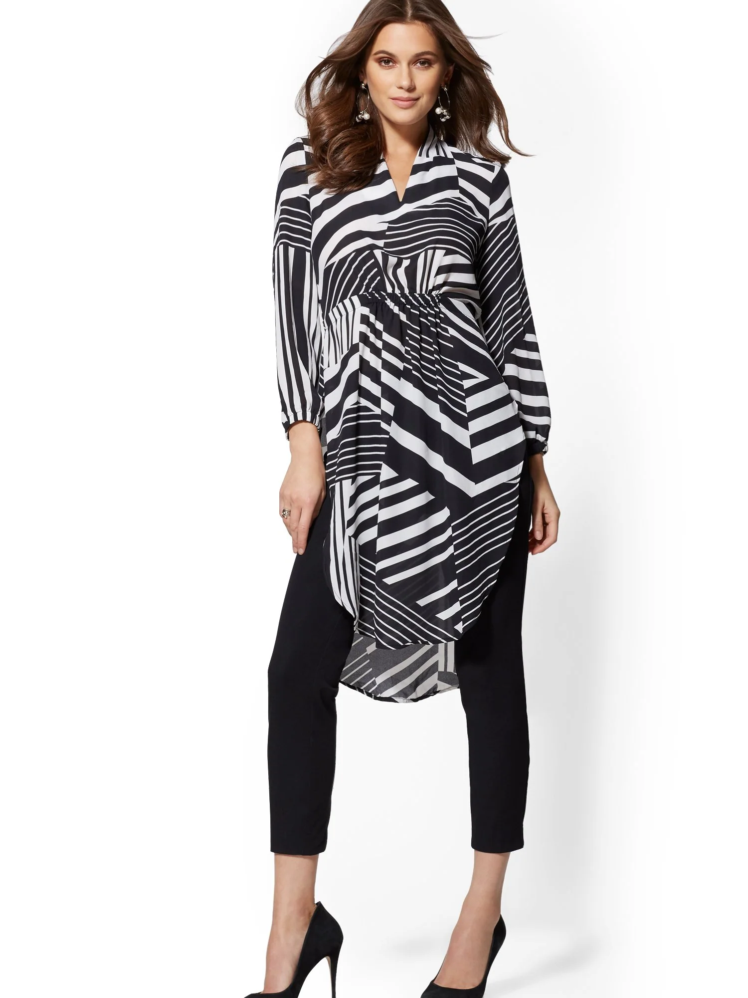 Black & White Print V-Neck Tunic Blouse - Image 2