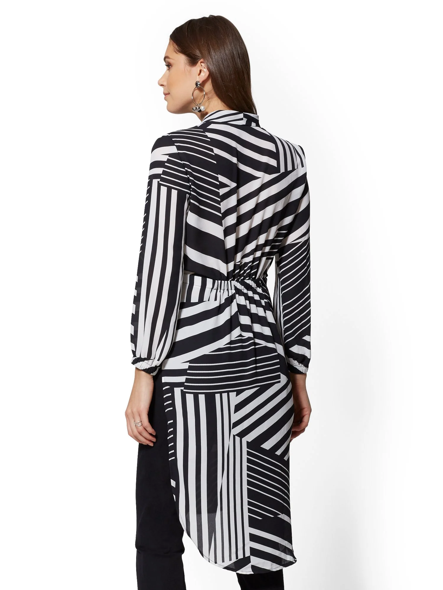Black & White Print V-Neck Tunic Blouse - Image 3