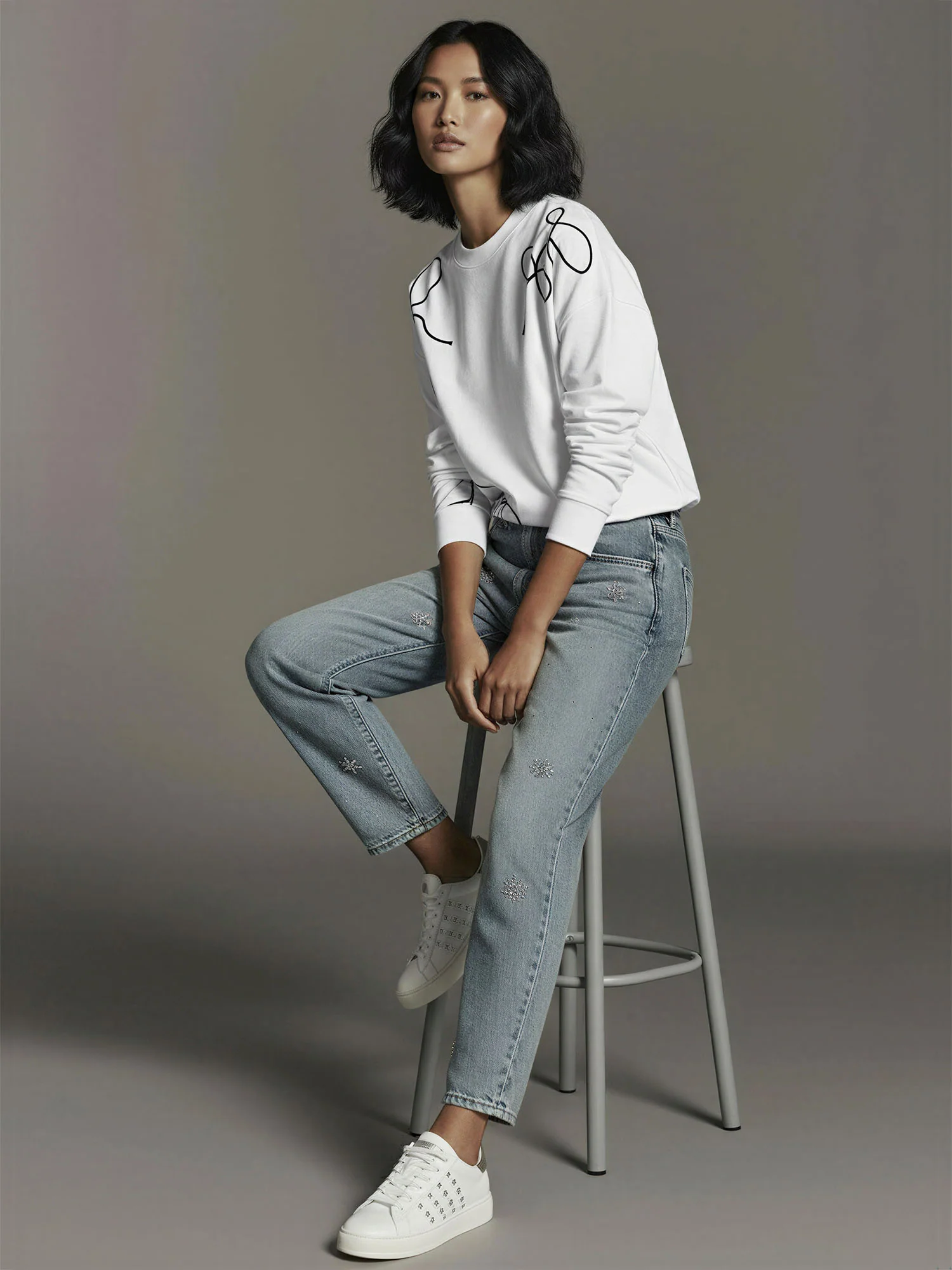 Bow Detail Sweatshirt - Image 8