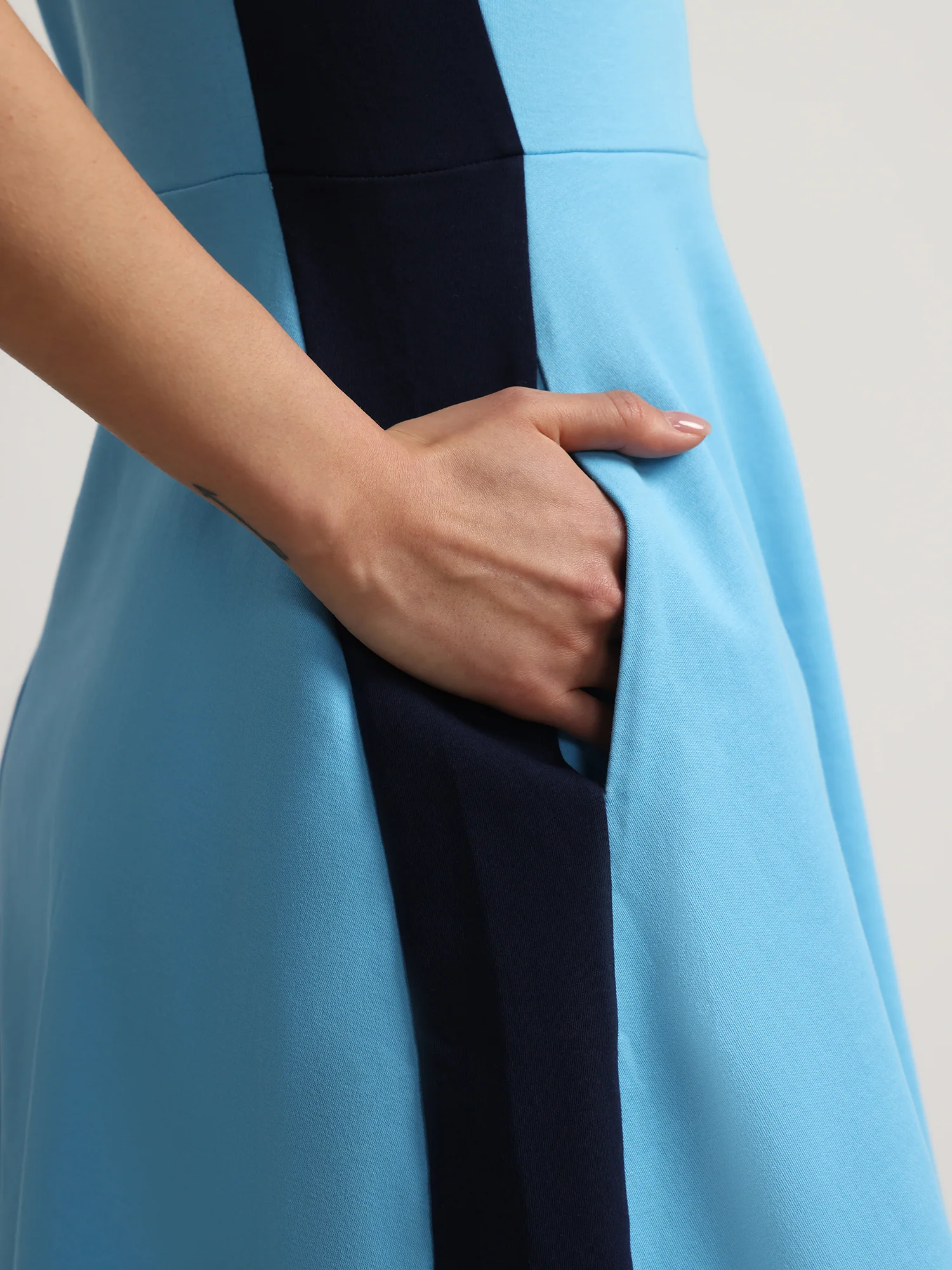 Colorblock Side-Stripe Flare Dress - City Knits - Image 13