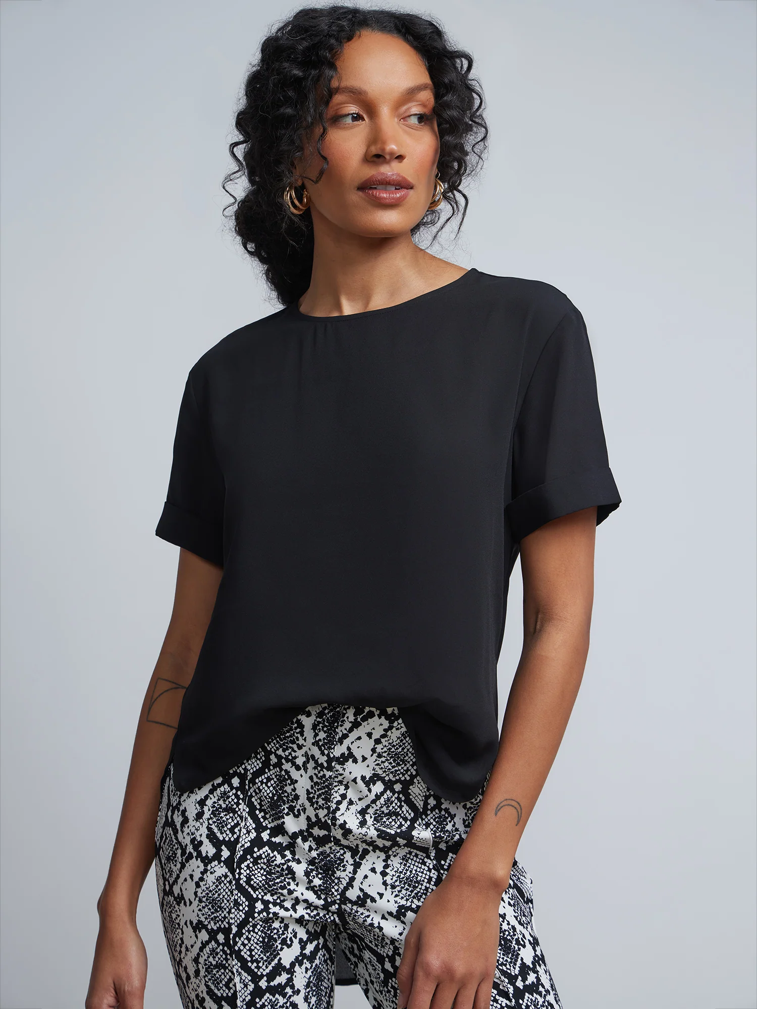 Crewneck Side-Slit Cuffed Tee