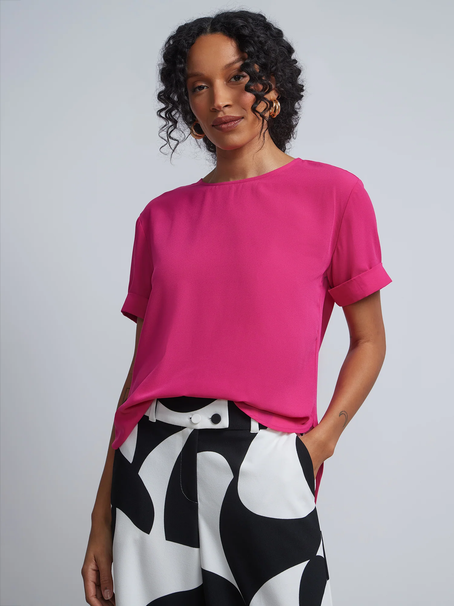 Crewneck Side-Slit Cuffed Tee - Image 26