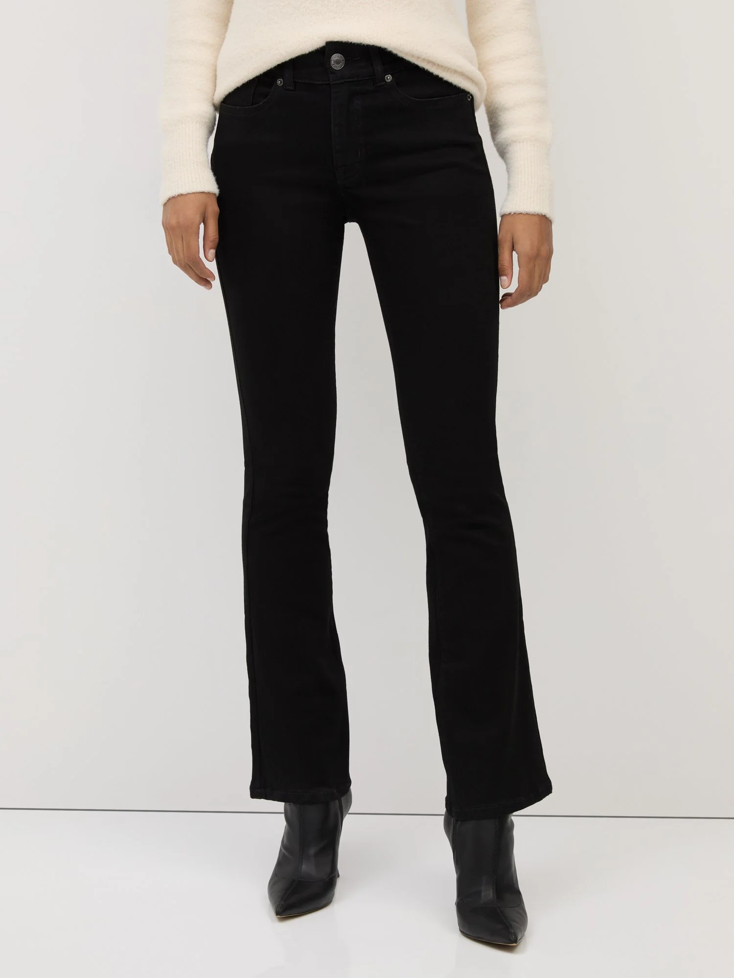 Curvy High-Waisted Barely Bootcut Jeans - Black - Image 5