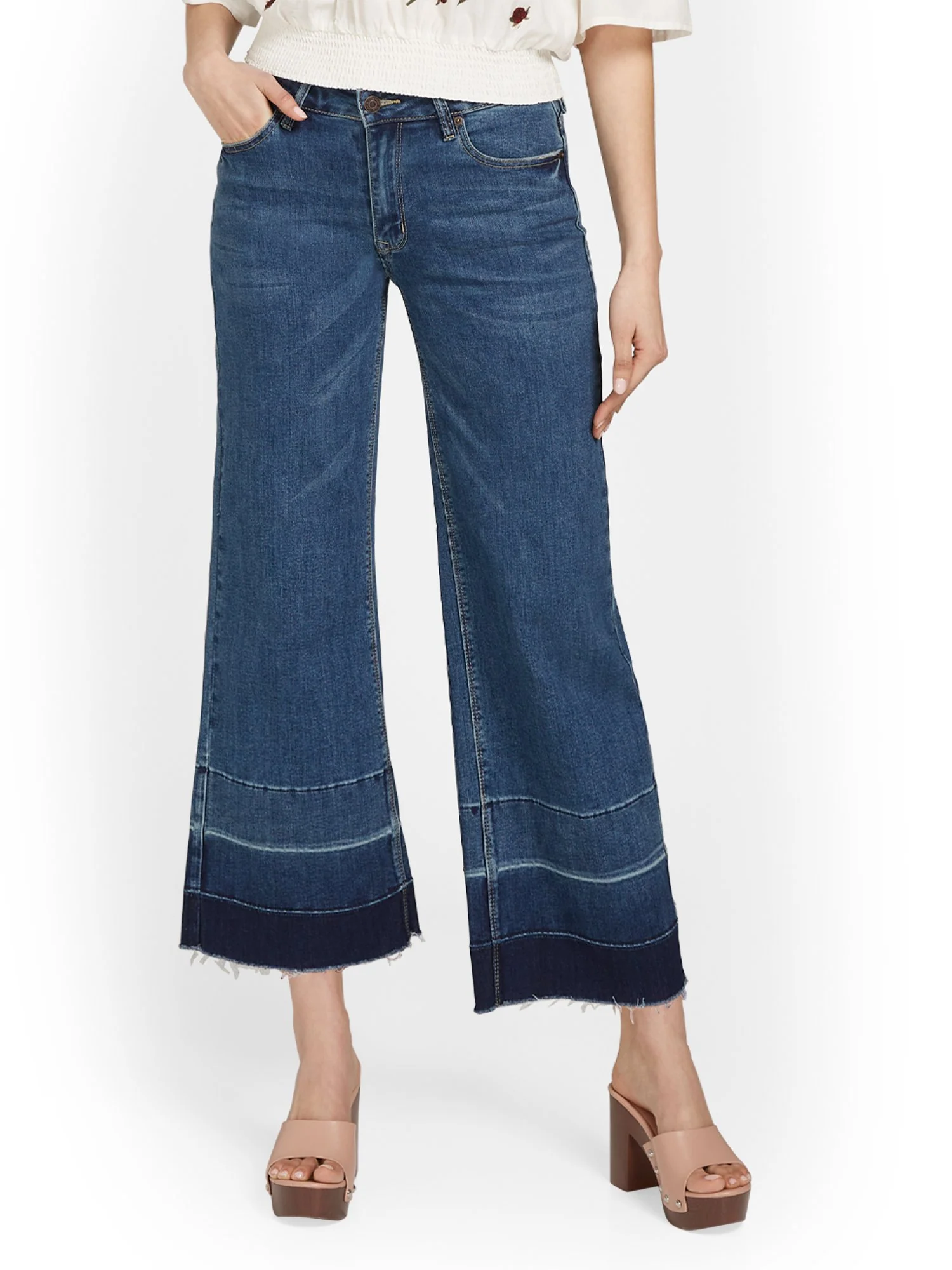 Distressed-Hem Wide-Leg Capri Jeans - Image 2
