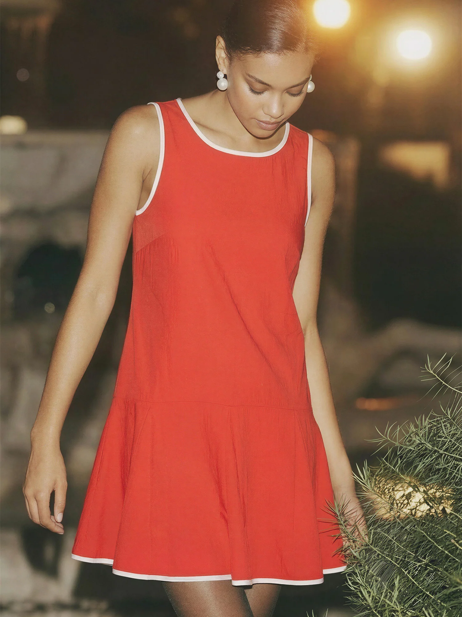 Eshe Sleeveless Contrast Trim Shift Mini Dress