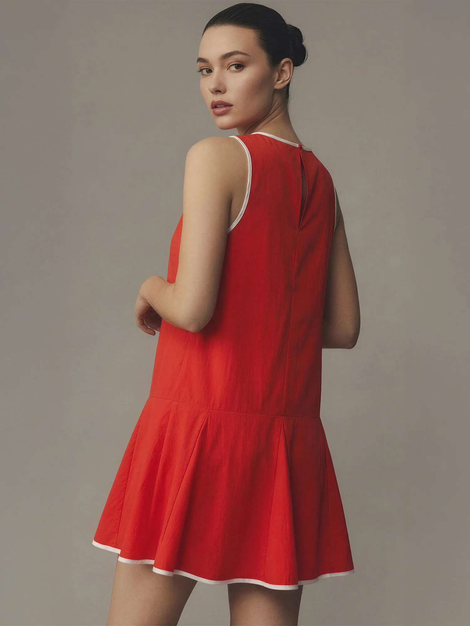 Eshe Sleeveless Contrast Trim Shift Mini Dress - Image 3
