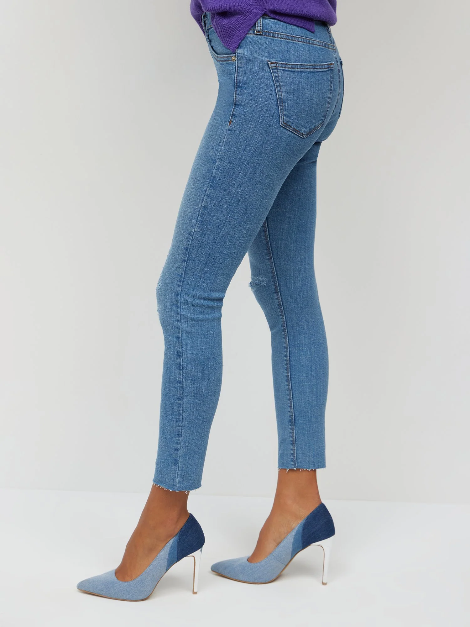 Essential Mid-Rise Skinny Ankle Jeans - Medium Wash - Image 3