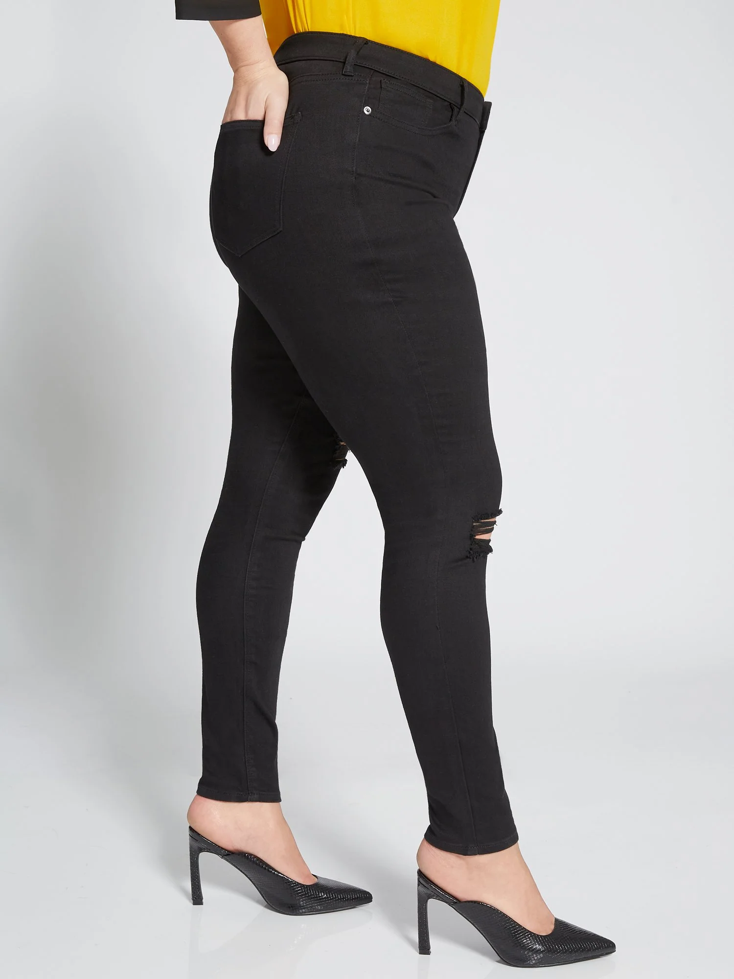 Essential Mid-Rise Super-Skinny Jeans - Black - Image 3