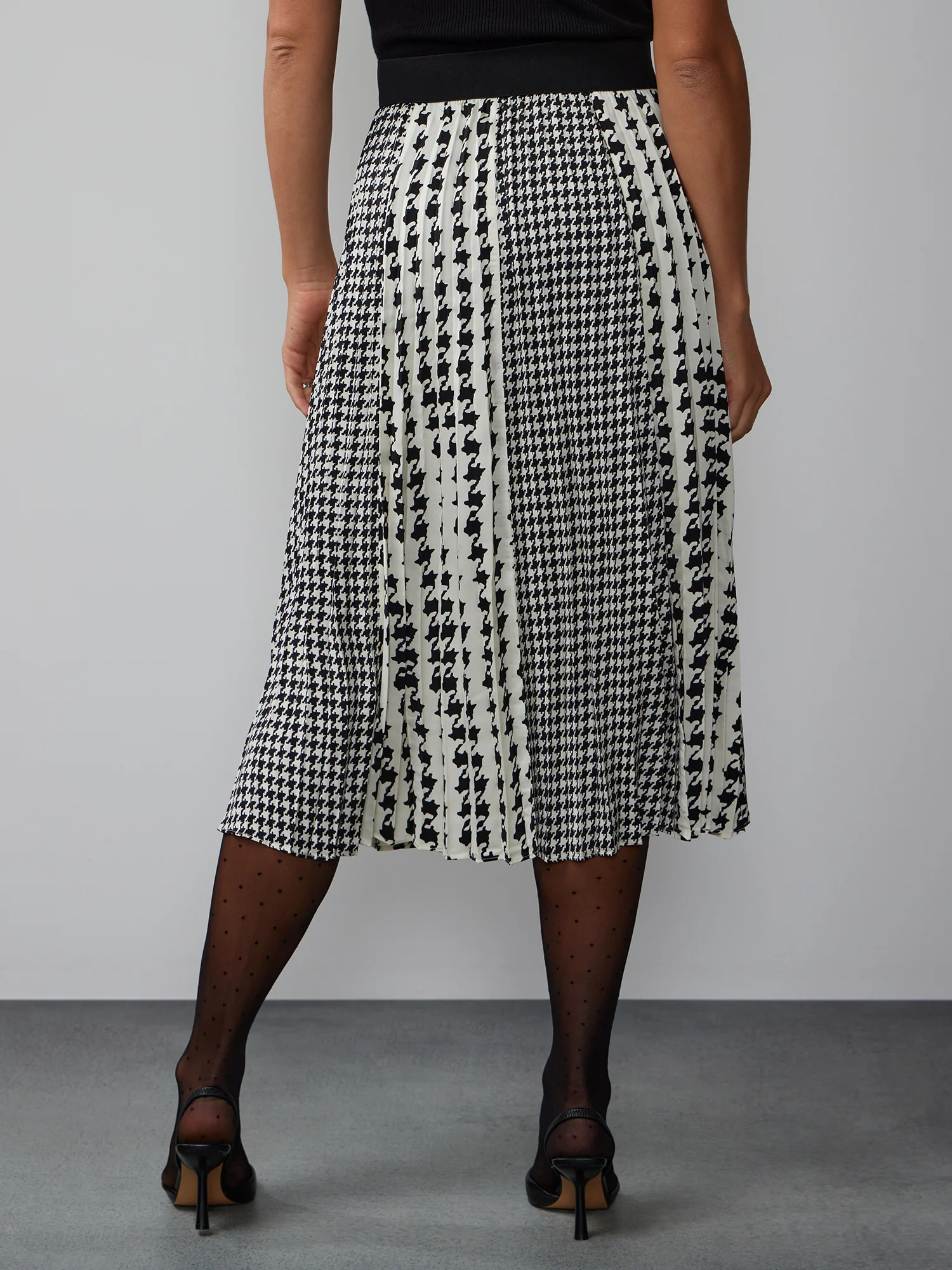 High Rise Houndstooth Pleated Skirt - Image 3