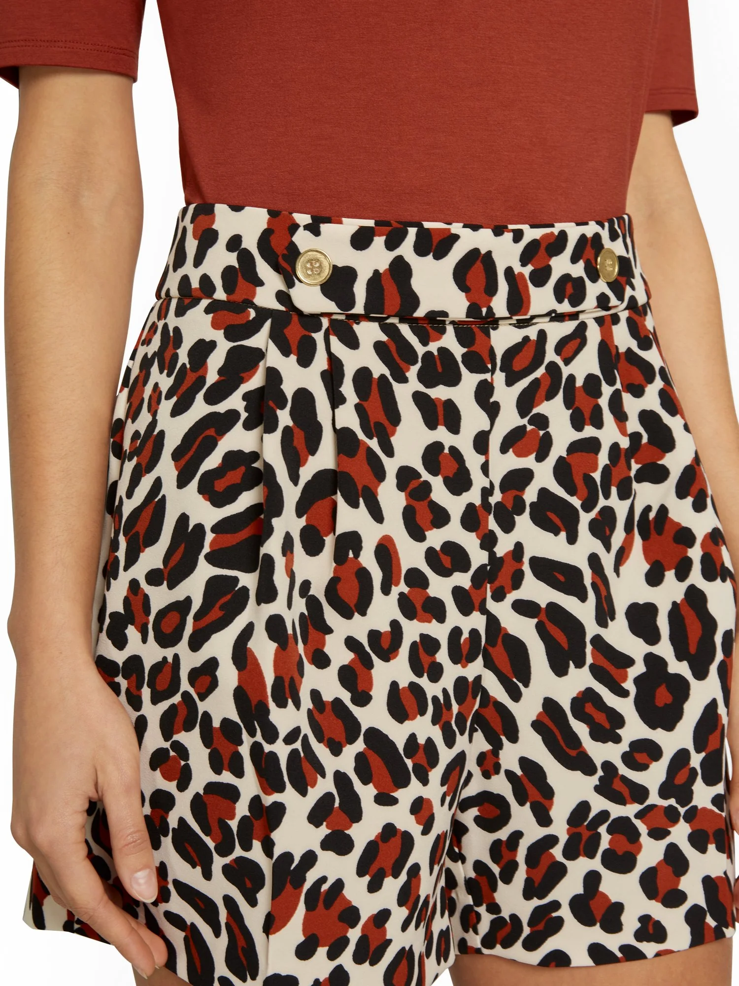 High-Waisted Button-Tab Pleated Short - Leopard-Print - Image 4
