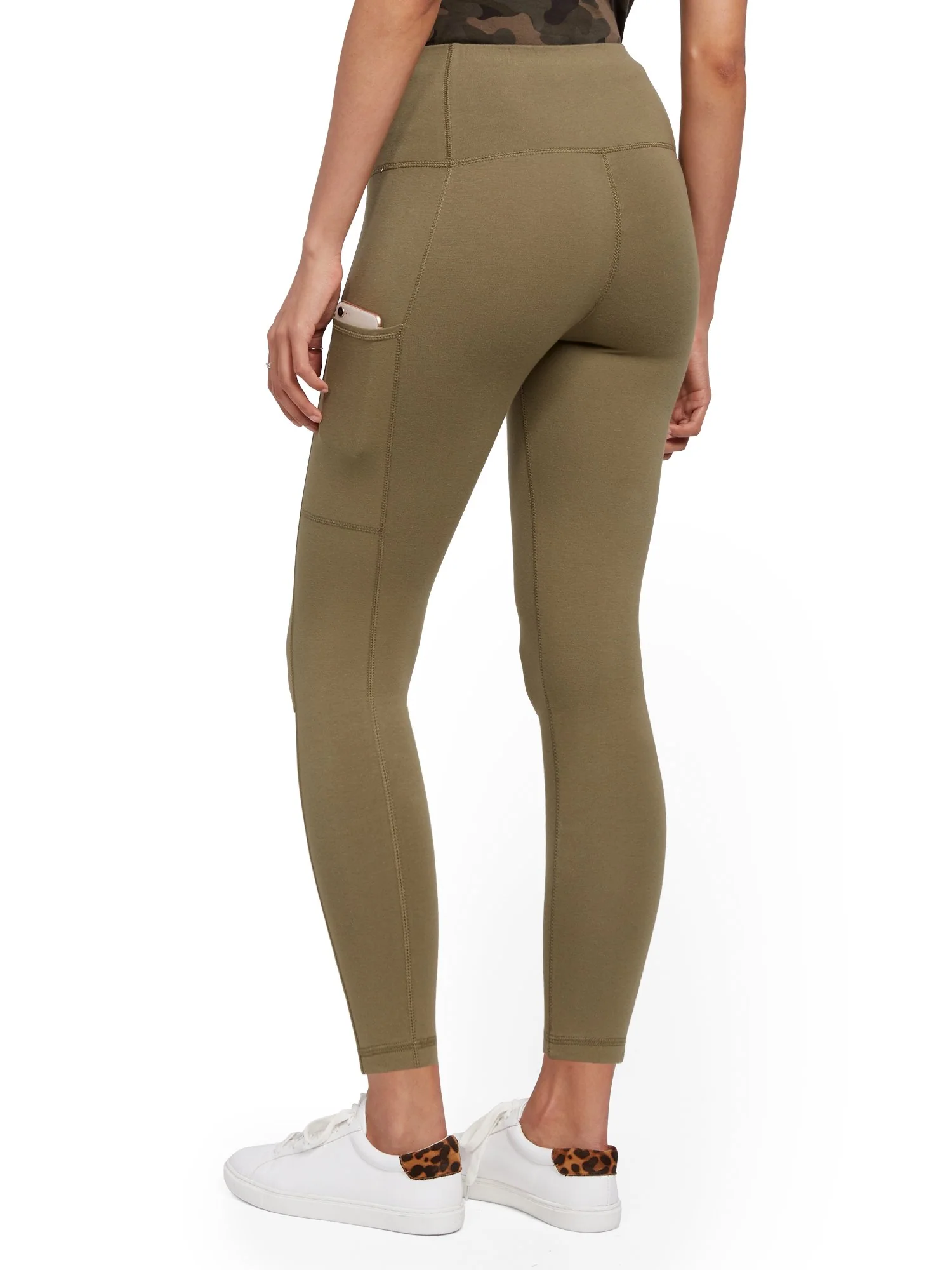 High-Waisted Capri Pocket Legging - Image 3
