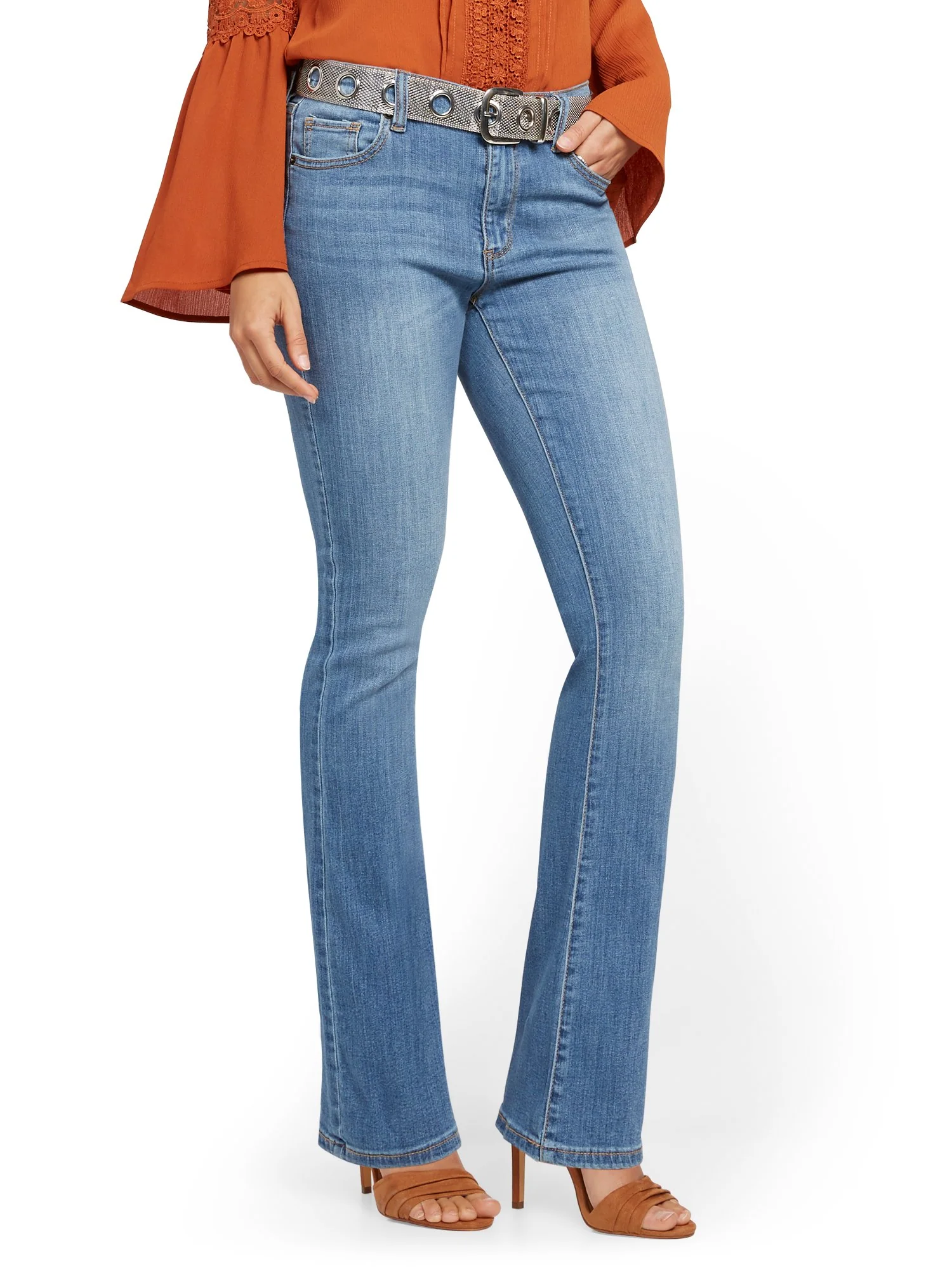 High-Waisted Flare Jeans - Light Wash