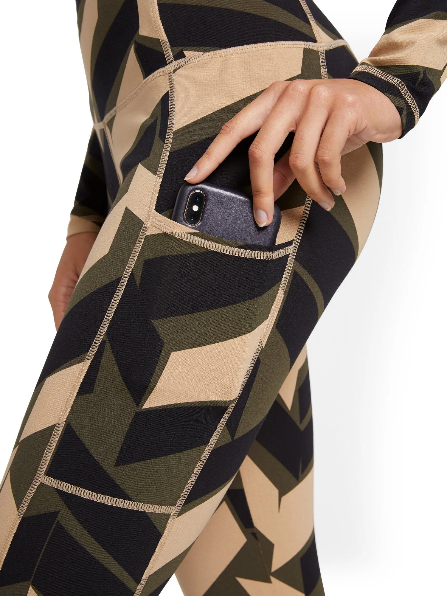 High-Waisted Geometric-Print Lace-Up Pocket Legging - Image 4
