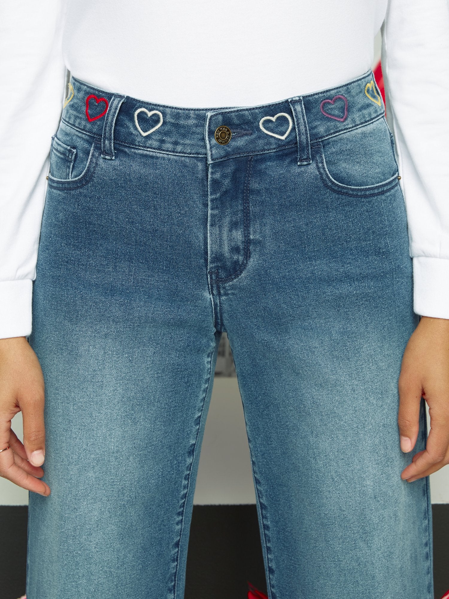 High-Waisted Heart-Embroidered Wide-Leg Jeans - Image 4