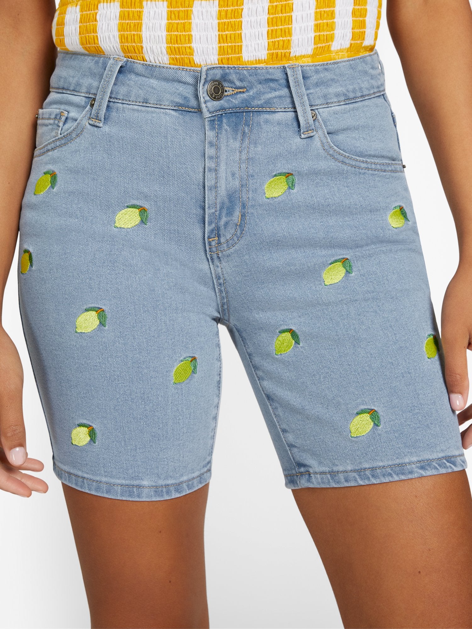 High-Waisted Lemon-Print Denim 9-Inch Short - Image 4