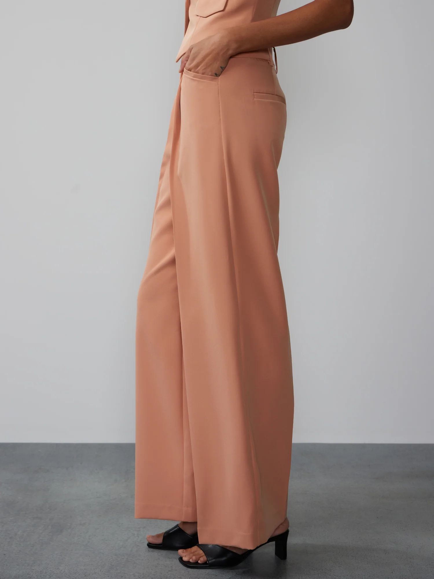 High-Waisted Seamed Wide-Leg Pant - Image 2