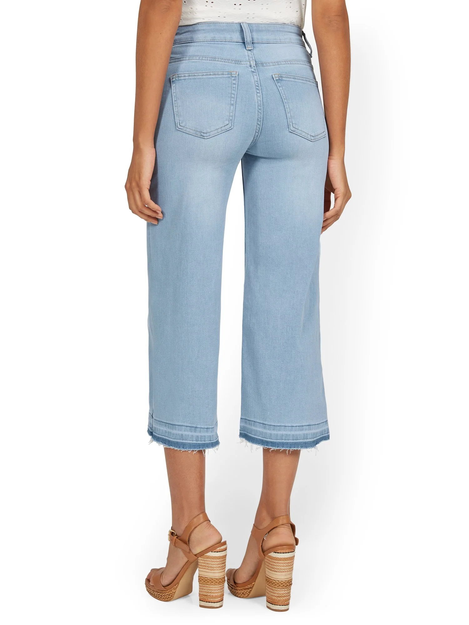 High-Waisted Wide-Leg Capri Jeans - Image 3