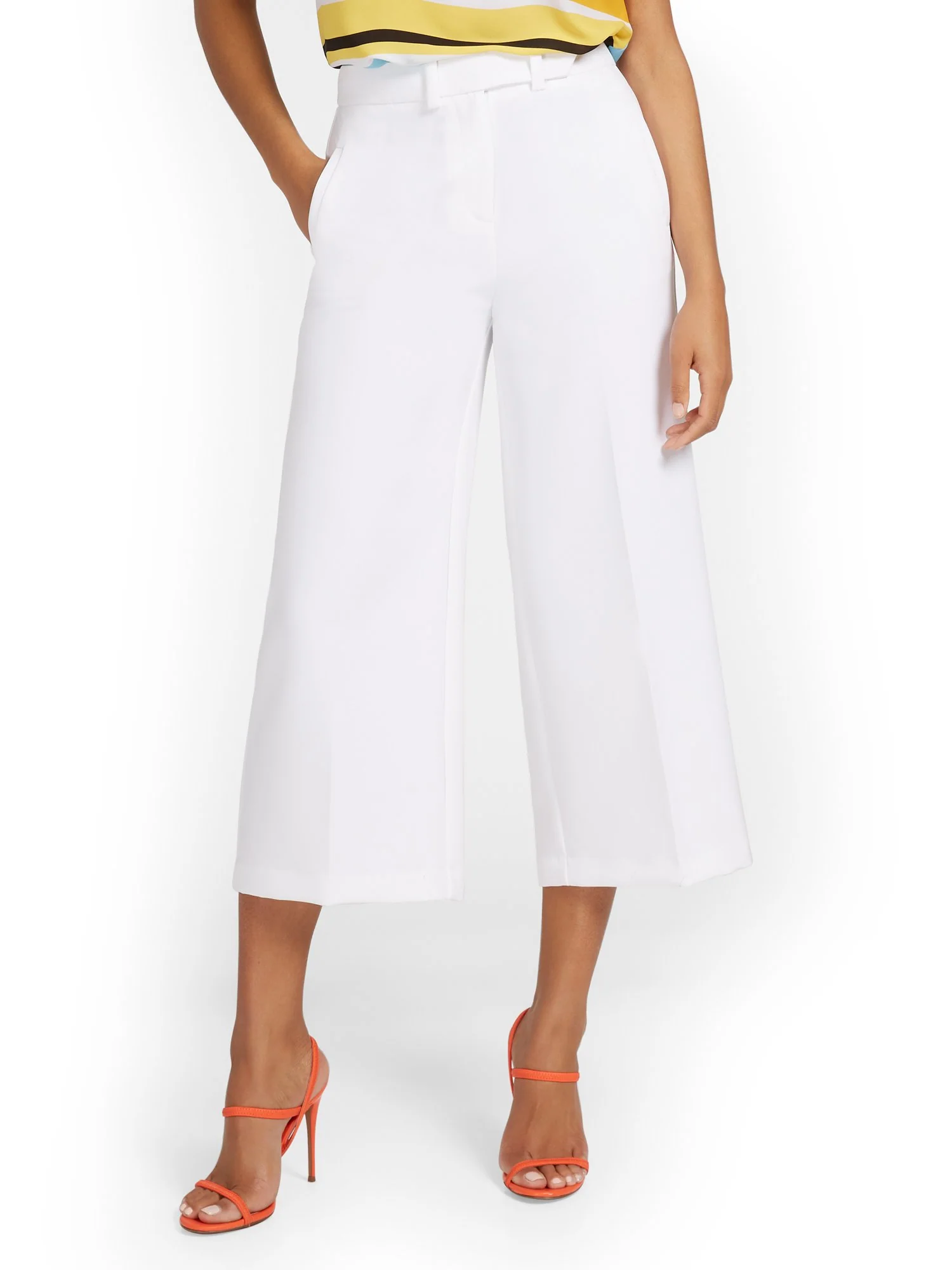 High-Waisted Wide-Leg Capri Pant - Image 7