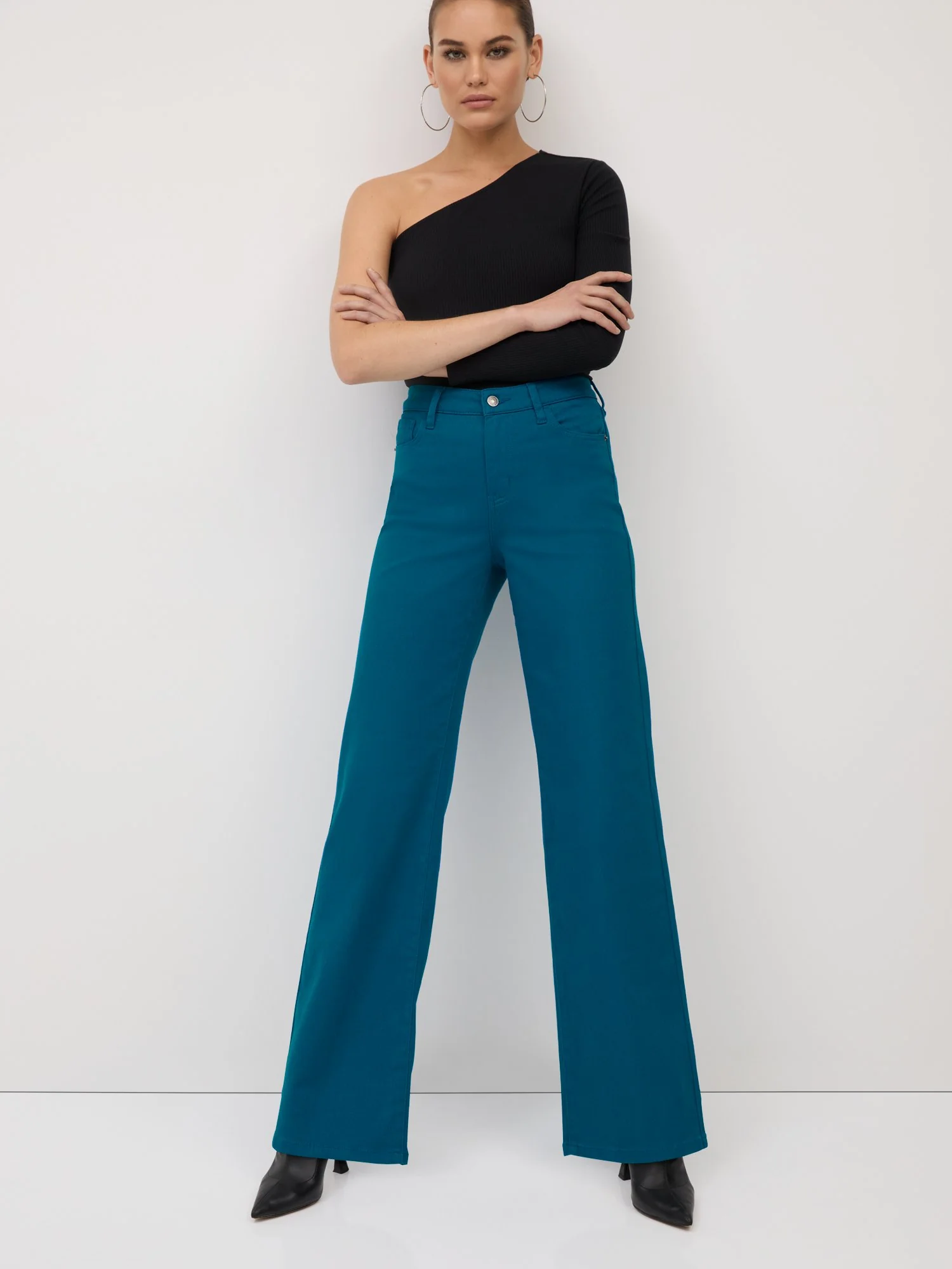 High-Waisted Wide-Leg Jeans - Image 2