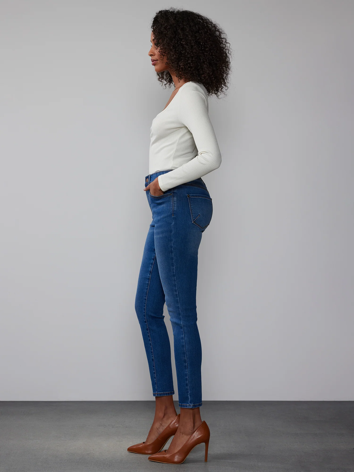 High Rise Curvy Skinny Ankle Jeans - Image 2