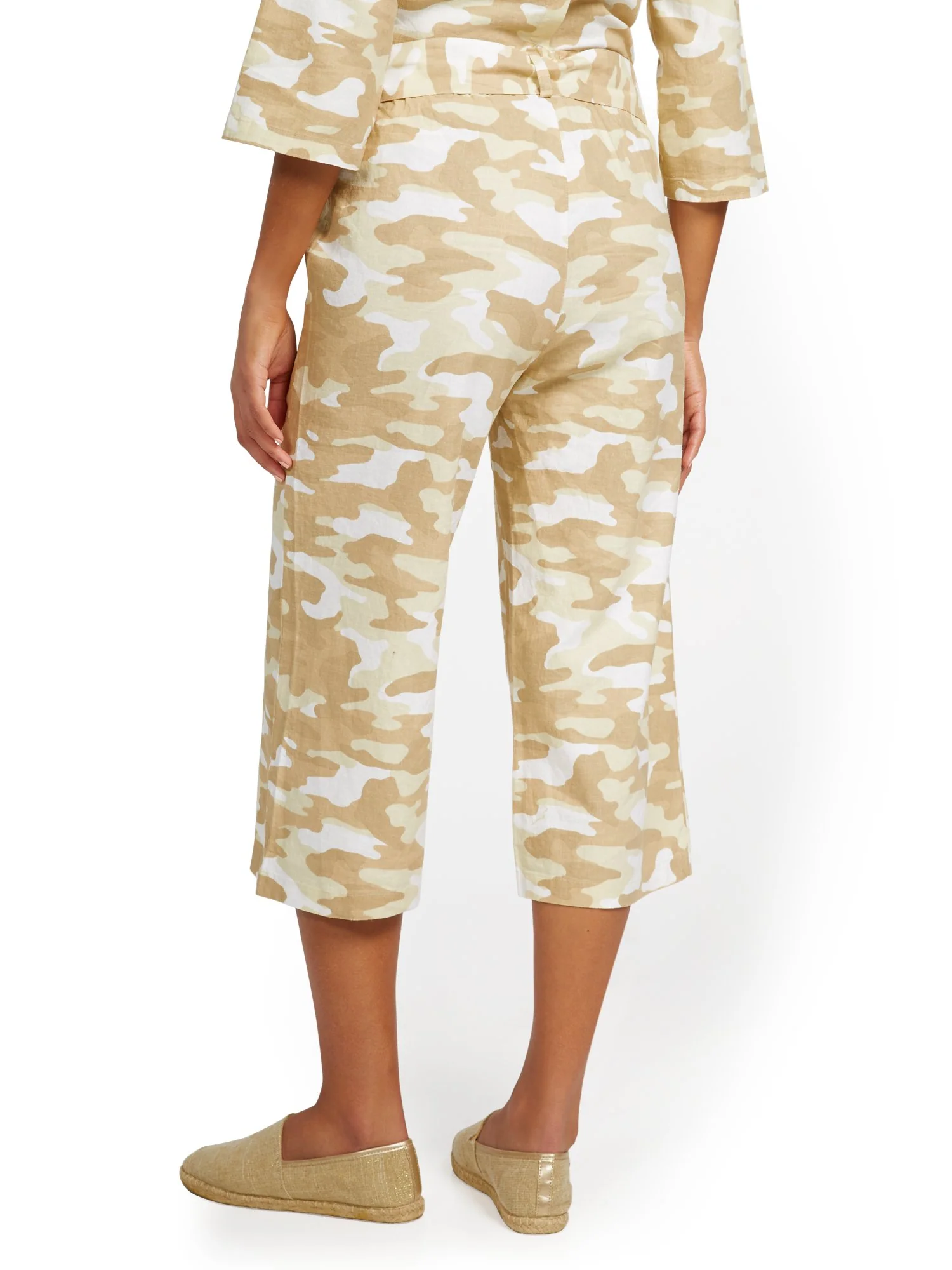 Linen-Blend Camo-Print High-Waisted Paperbag Wide-Leg Capri Pant - Image 3