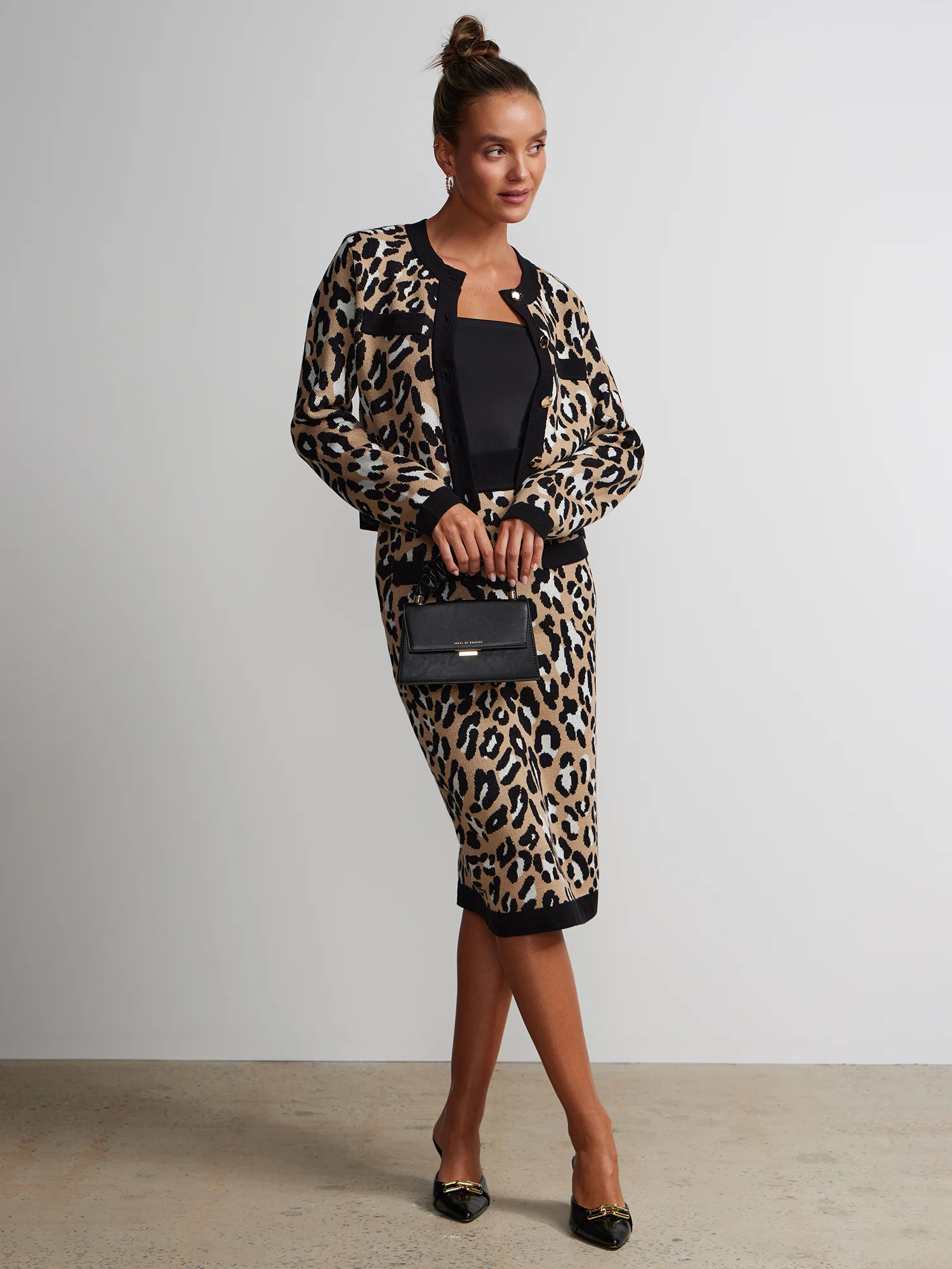 Long Sleeve Contrast Leopard Print Cardigan - Image 4