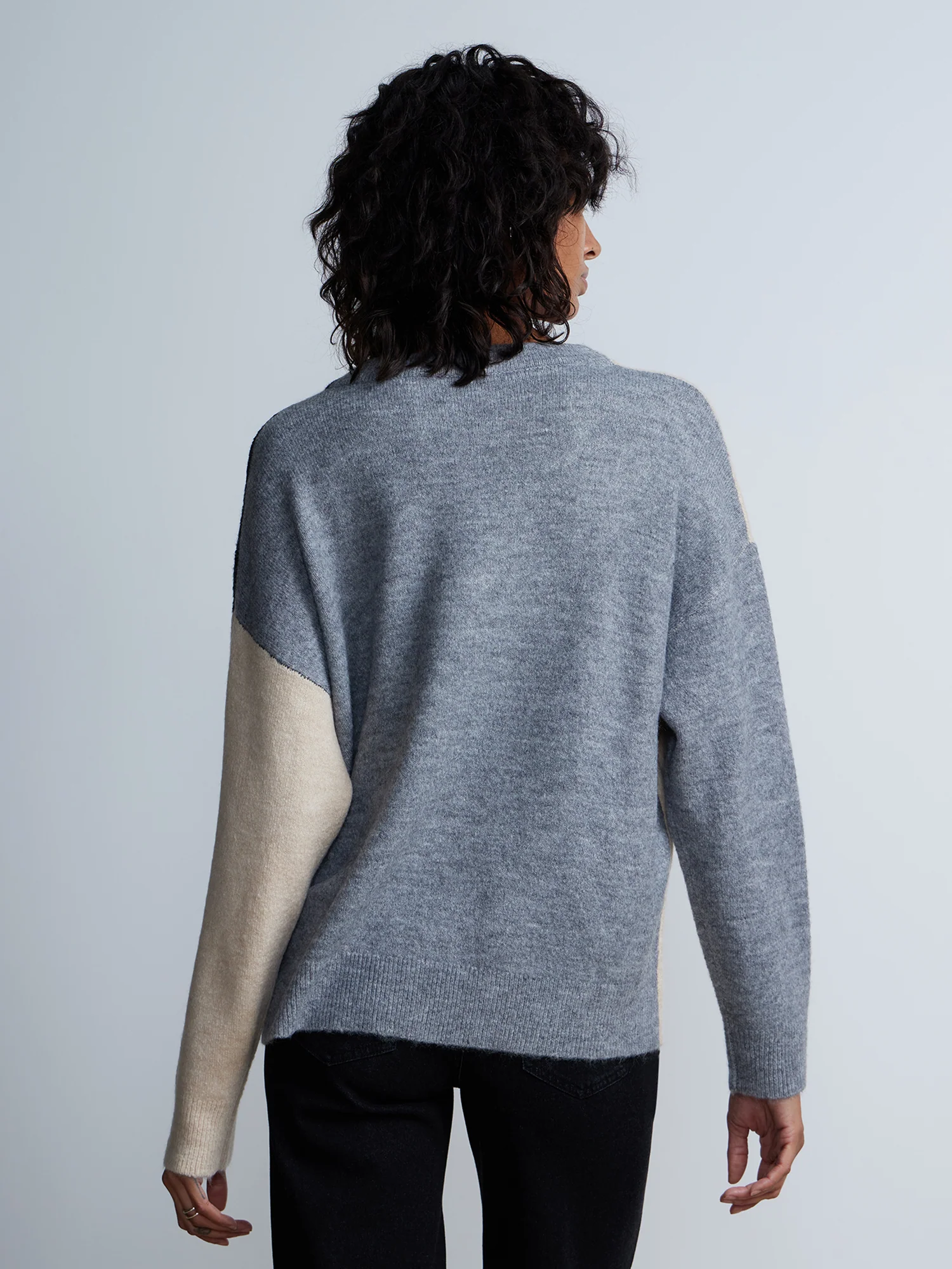 Long Sleeve V-Neck Colorblock Sweater - Image 3