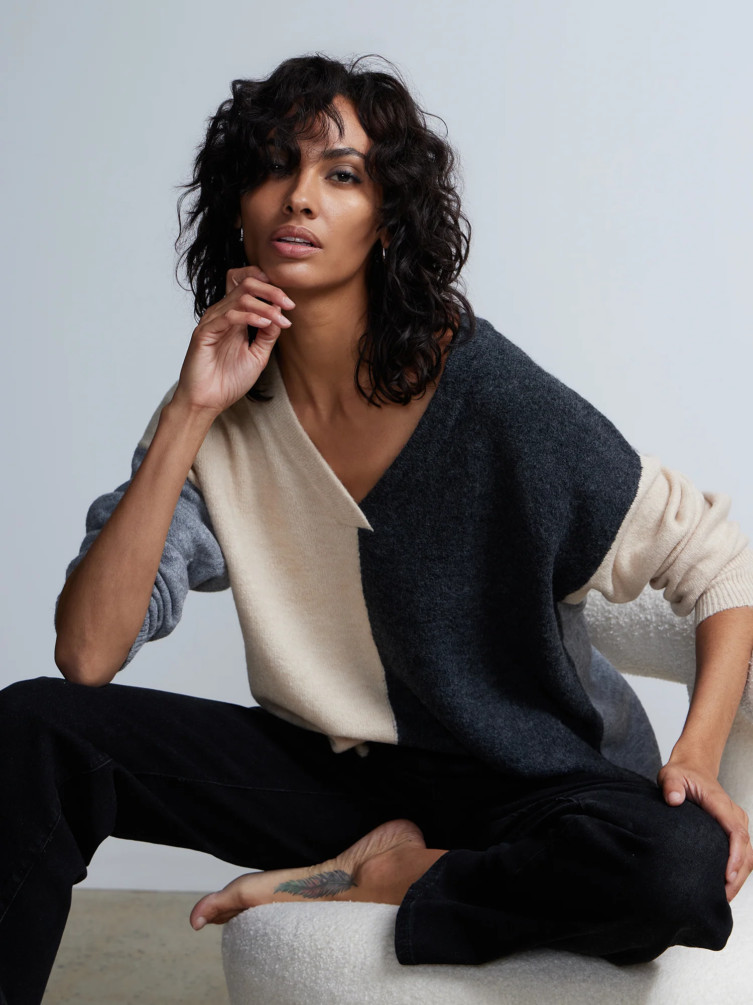 Long Sleeve V-Neck Colorblock Sweater - Image 4