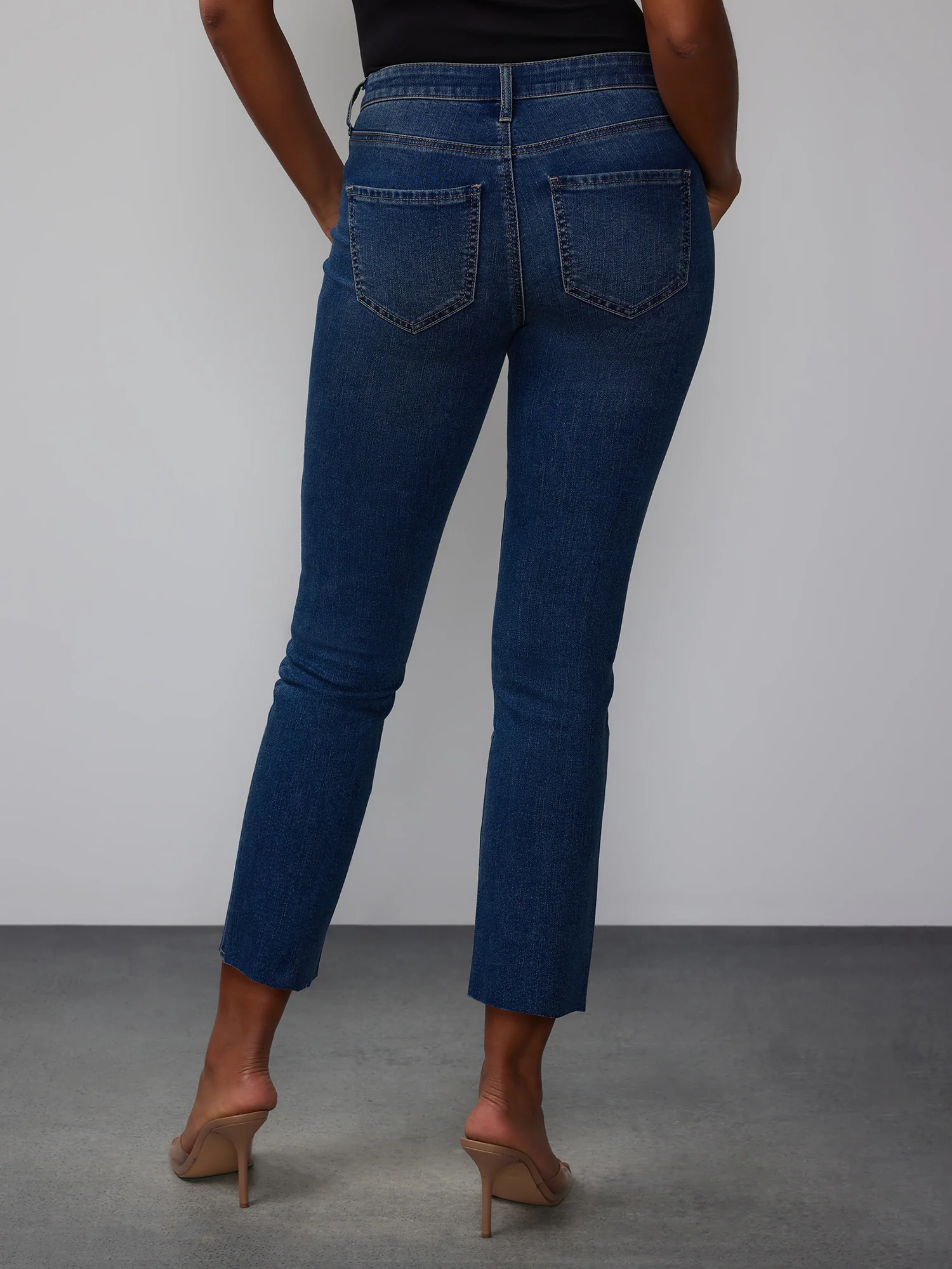 Mid Rise Raw Hem Kick Crop Jeans - Image 3