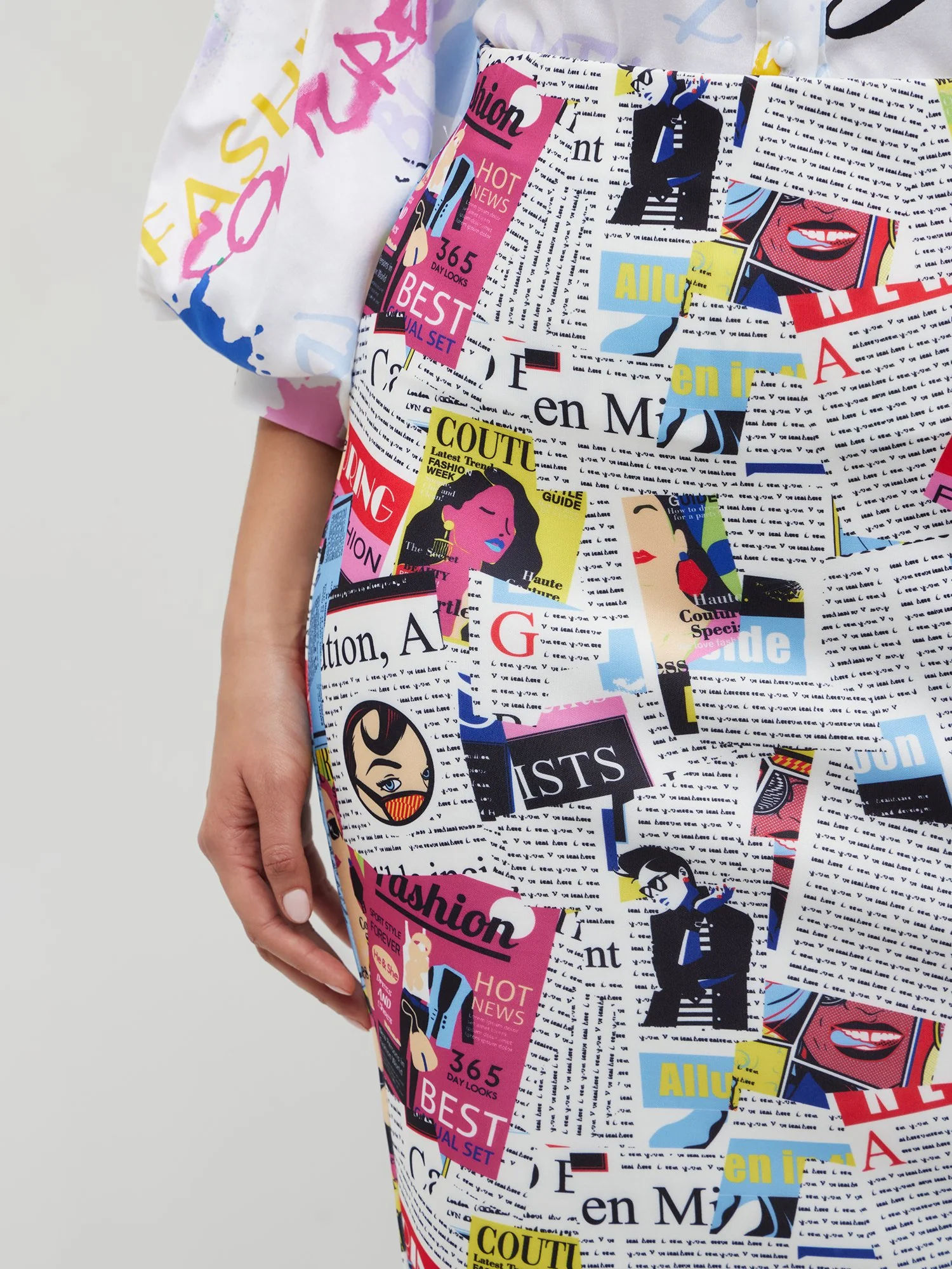 Newspaper-Print Pencil Skirt - Image 4