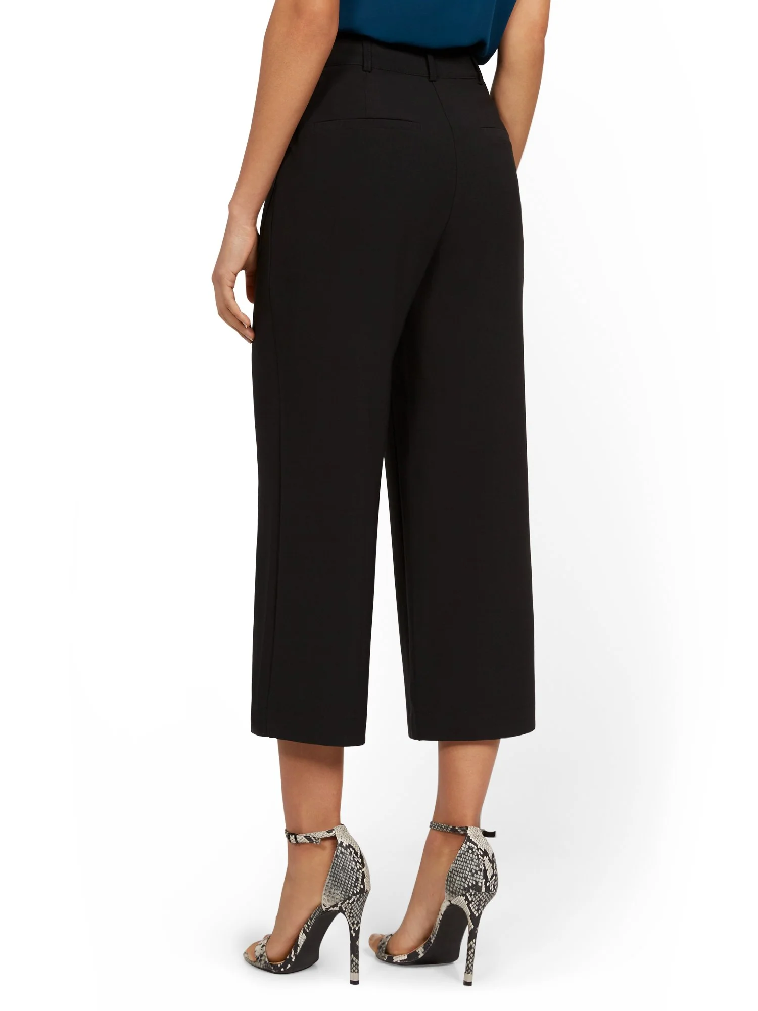 Patch Pocket Wide-Leg Capri Pant - Image 3