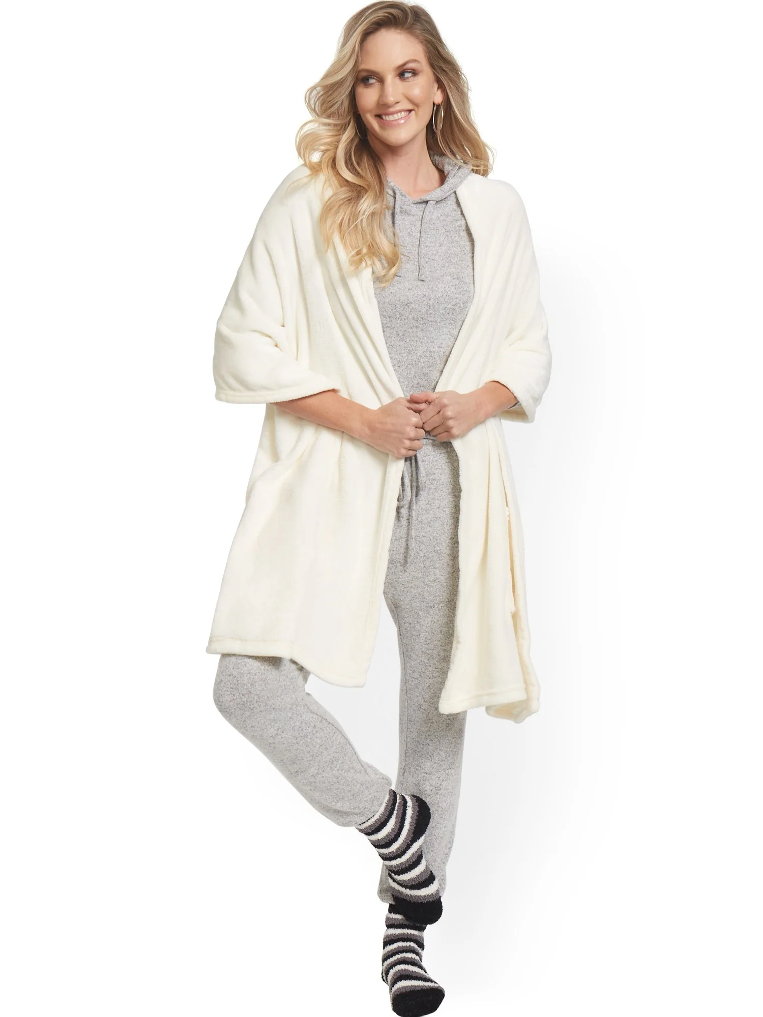 Pedra 2-Piece Fleece Wrap Robe & Socks Set - NY&C x Chic Home - Image 10