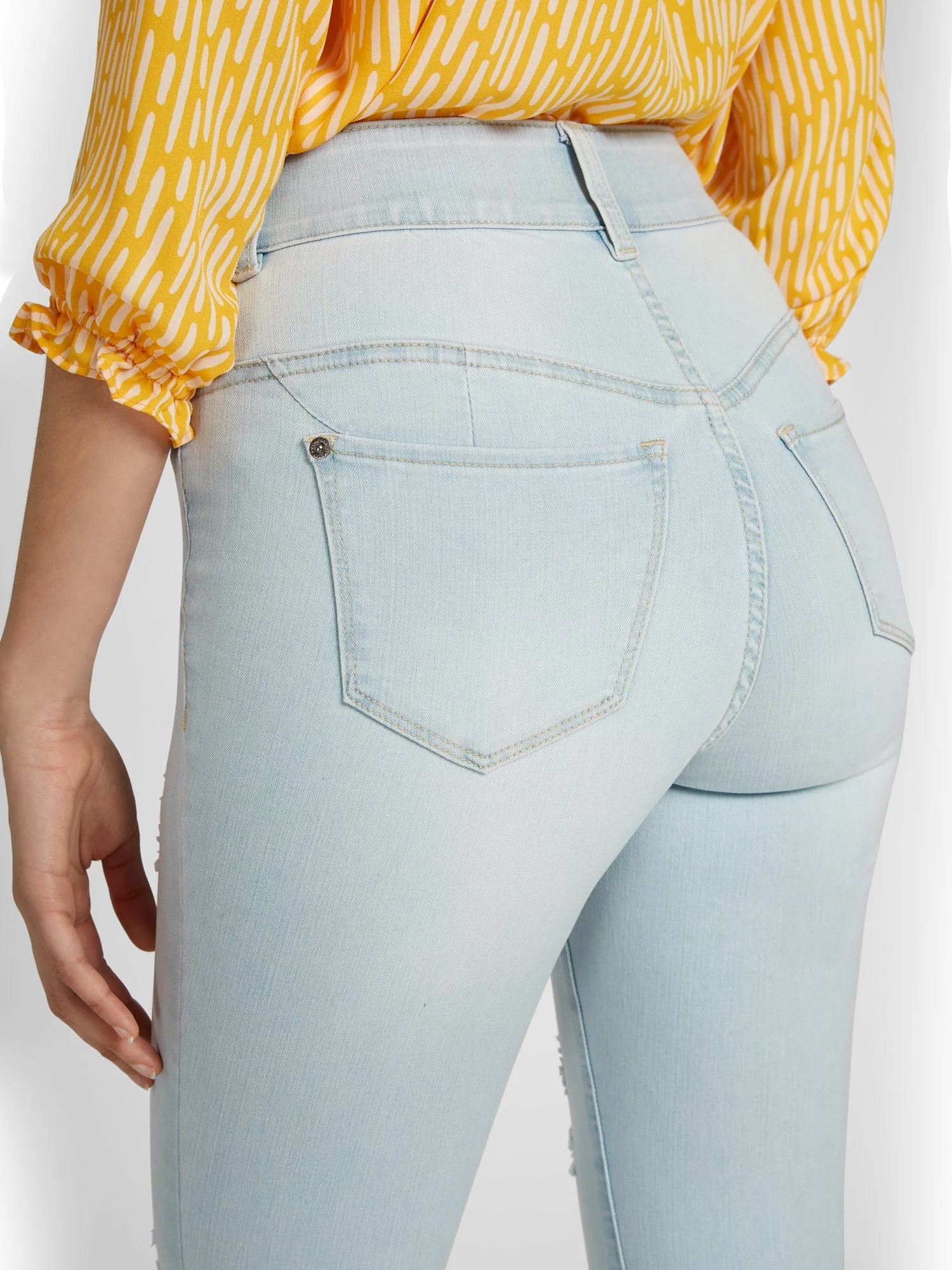 Petite Curvy Ultra High-Waisted Super-Skinny Ankle Jeans - Light Wash - Image 4