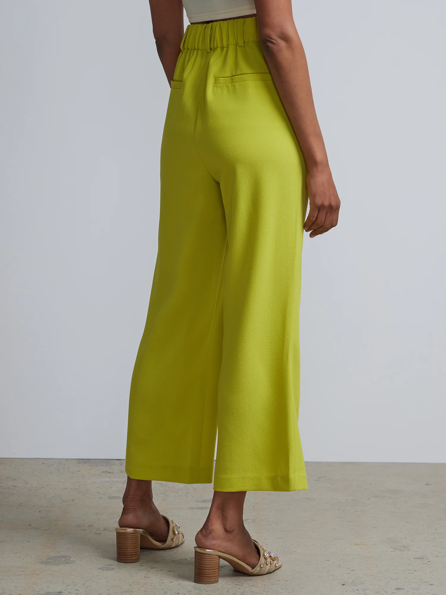 Petite Pull-On Crepe Wide-Leg Capri Pant - Image 11