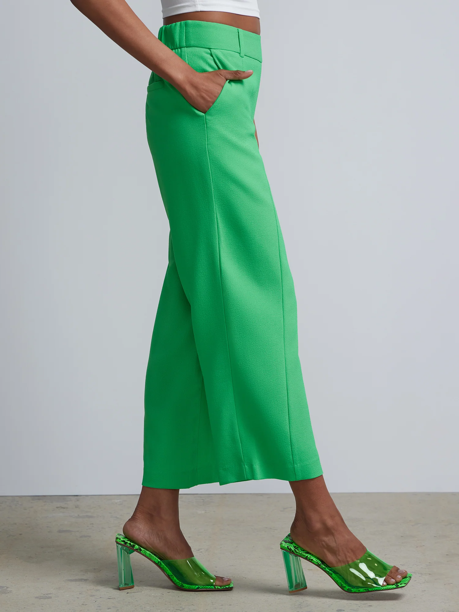 Petite Pull-On Crepe Wide-Leg Capri Pant - Image 14