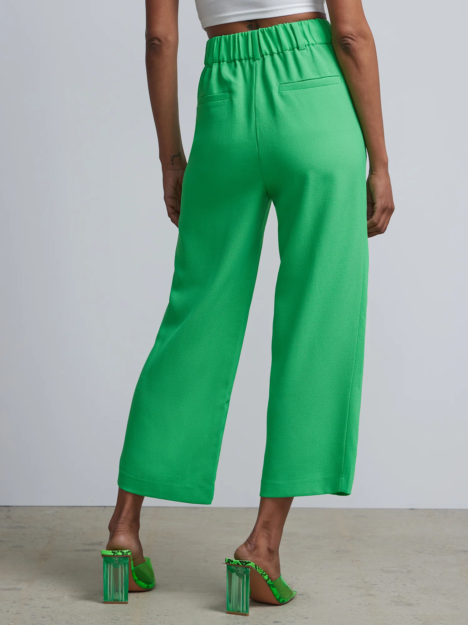 Petite Pull-On Crepe Wide-Leg Capri Pant - Image 15