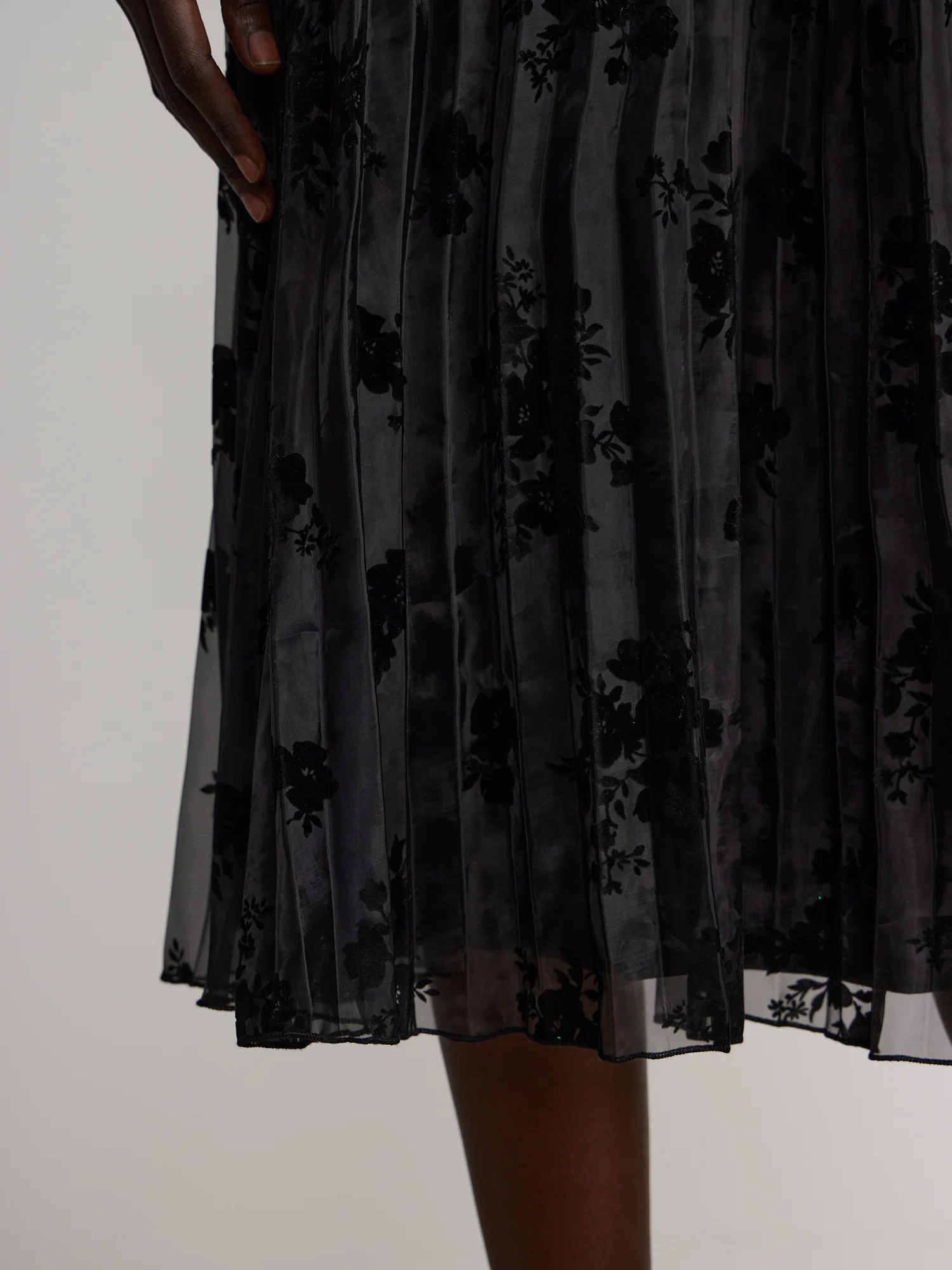 Pleated Velvet Floral Detail Skirt - Image 4
