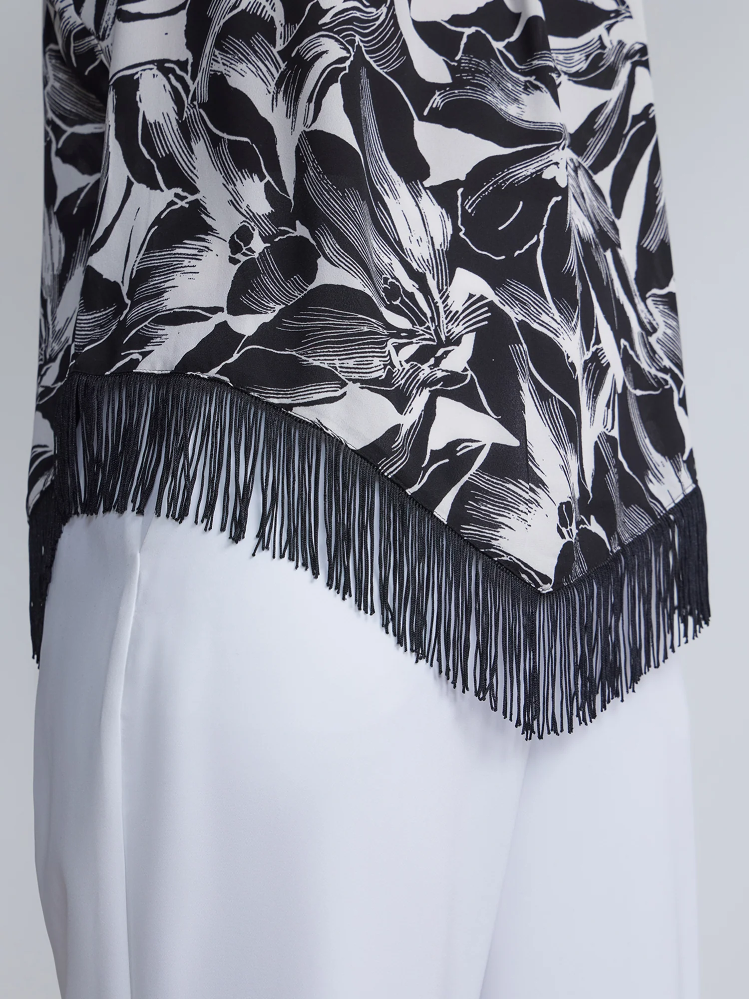 Printed Halter Neck Sleeveless Tassel Trim Top - Image 4