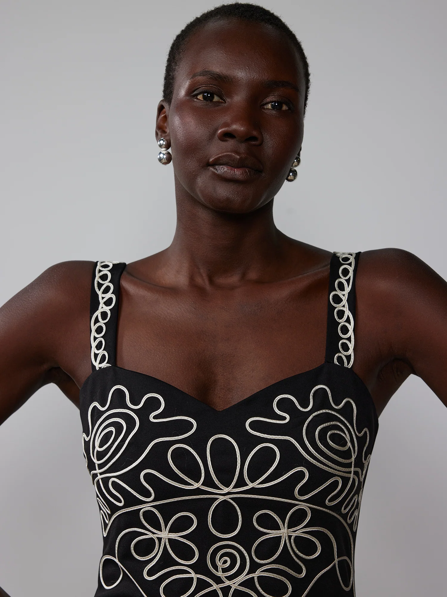 Embroidered Baroque Swirl Bodycon Dress - Image 4