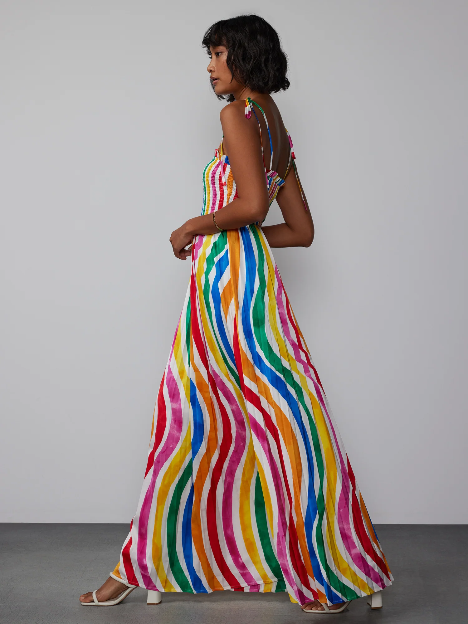 Sleeveless Wave Smocked Maxi Dress - Image 2