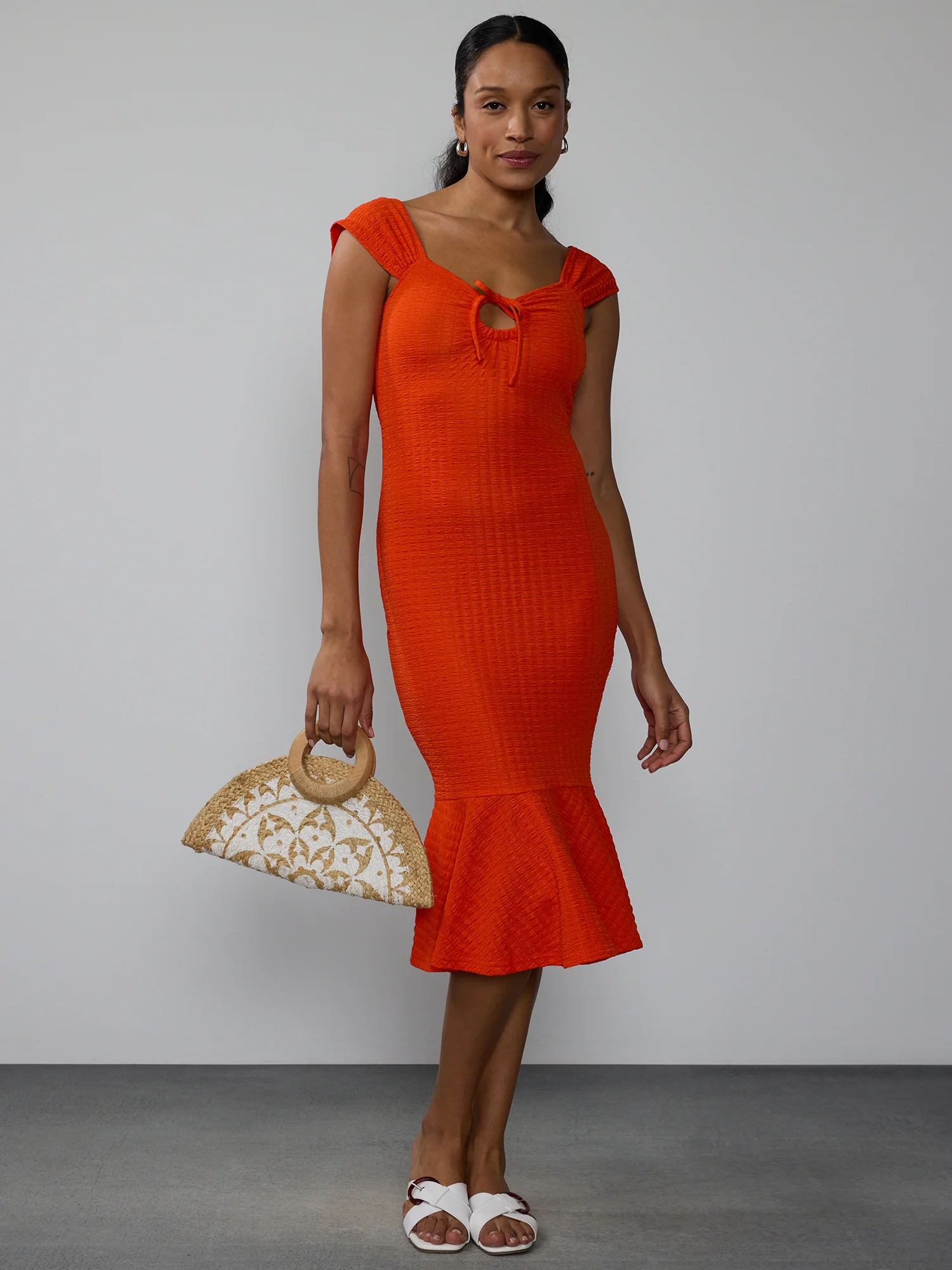 Sleeveless Sweetheart Textured Midi Dress - Image 6