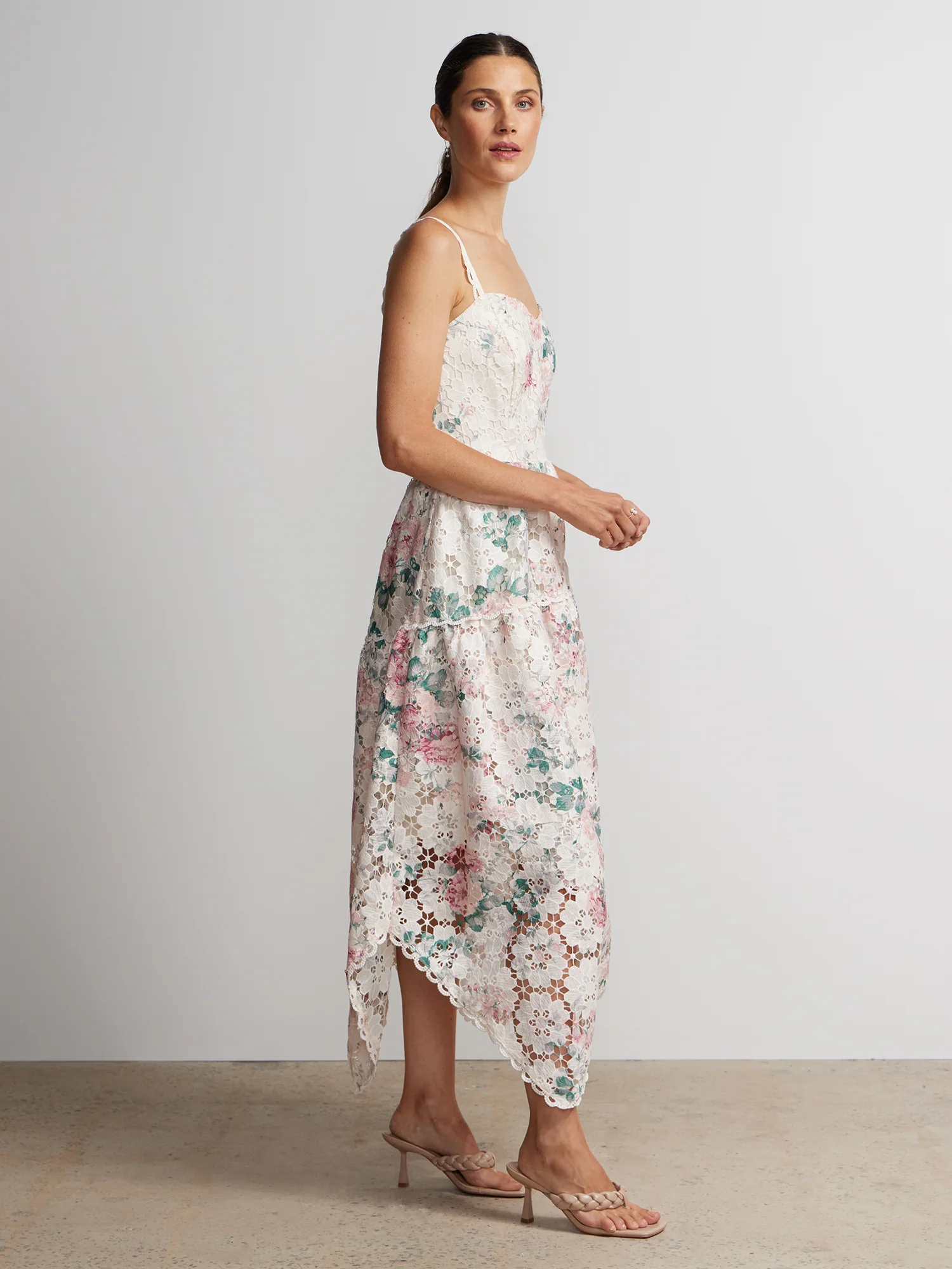 Sleeveless Floral Lace Dress - Image 2