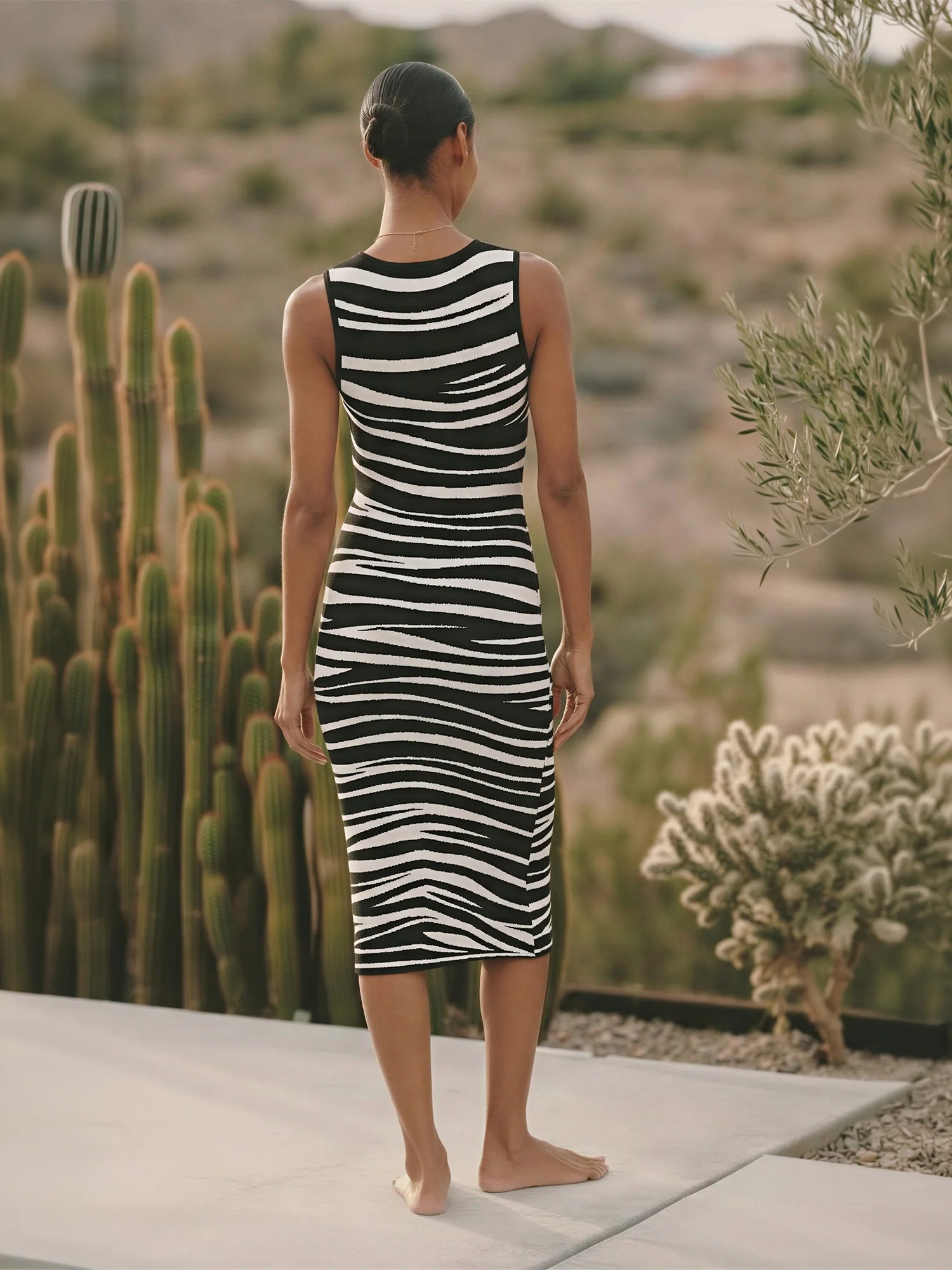 Sleeveless Zebra Print Knit Midi Dress - Image 4