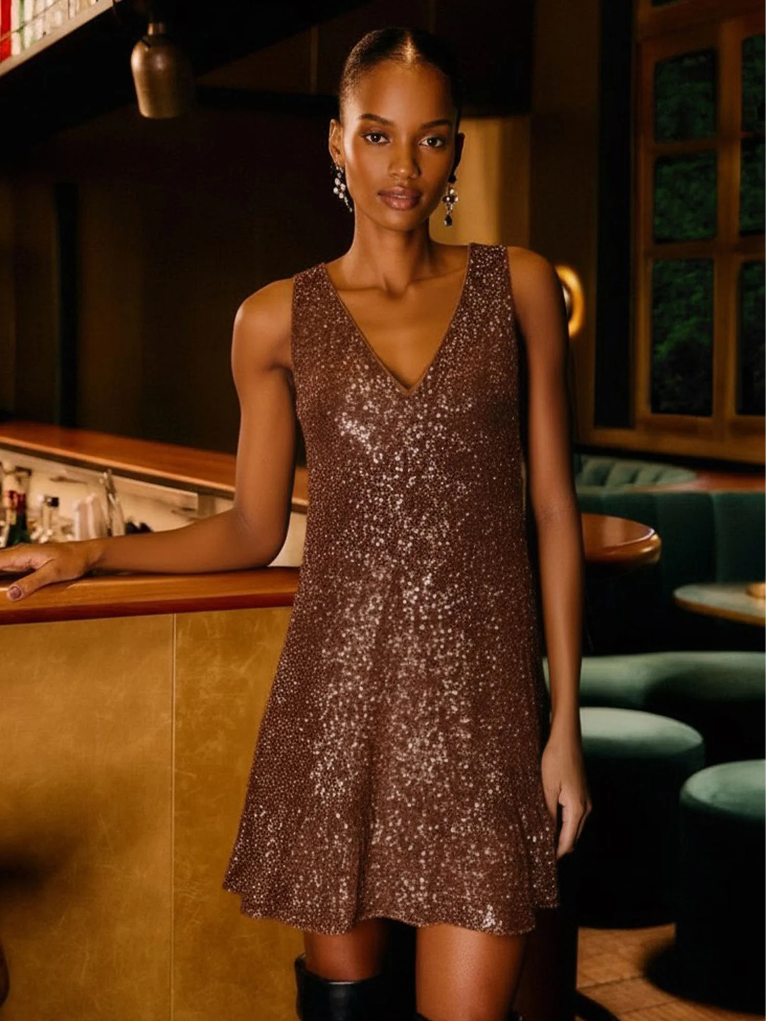 Sleevless V-Neck Sequin Back Bow Shift Dress