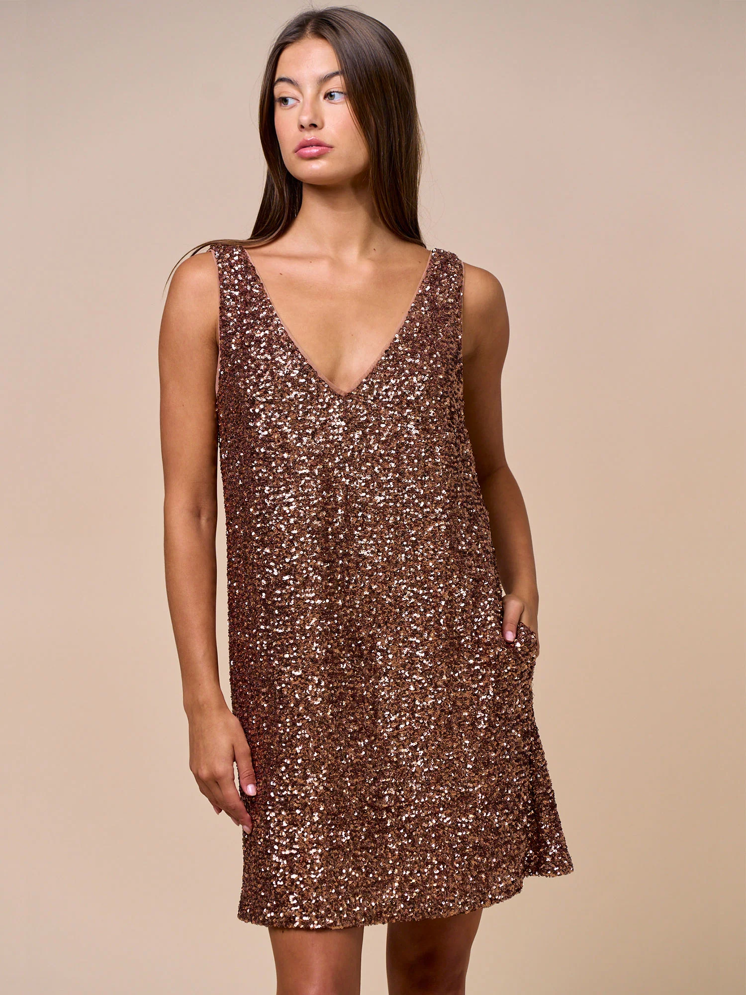 Sleevless V-Neck Sequin Back Bow Shift Dress - Image 5
