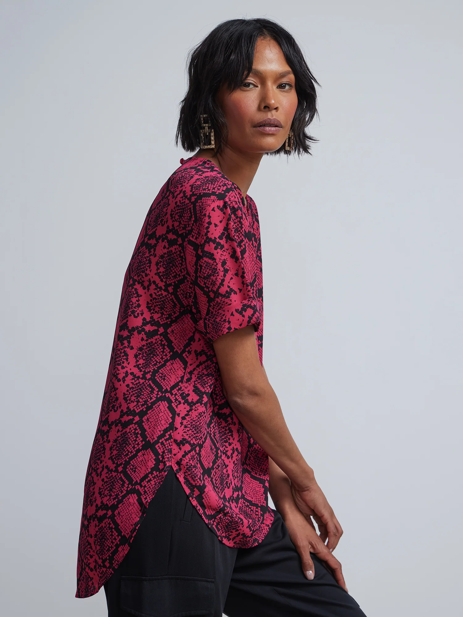 Snake-Print Crewneck Side-Slit Cuffed Tee - Image 2