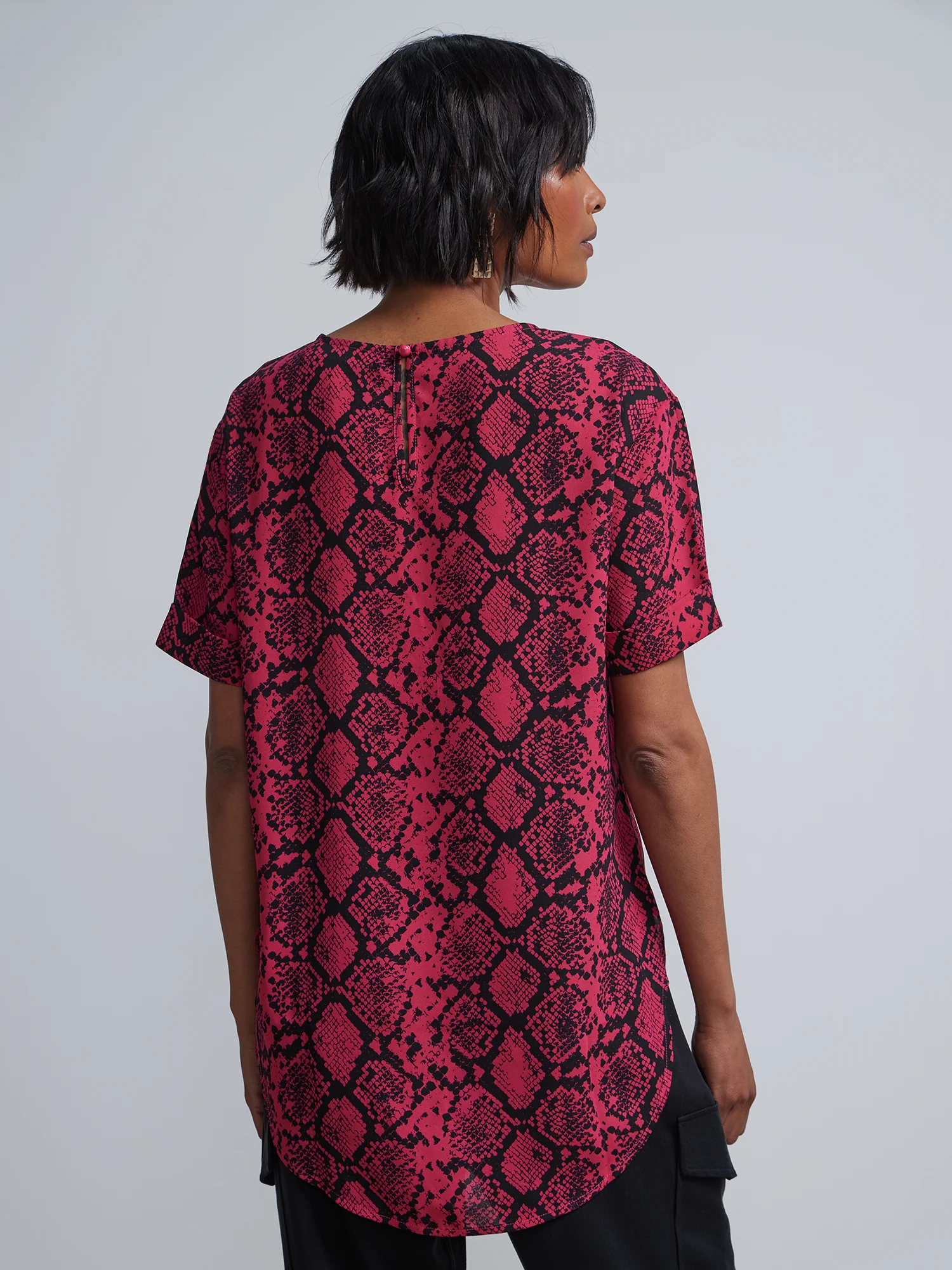 Snake-Print Crewneck Side-Slit Cuffed Tee - Image 3