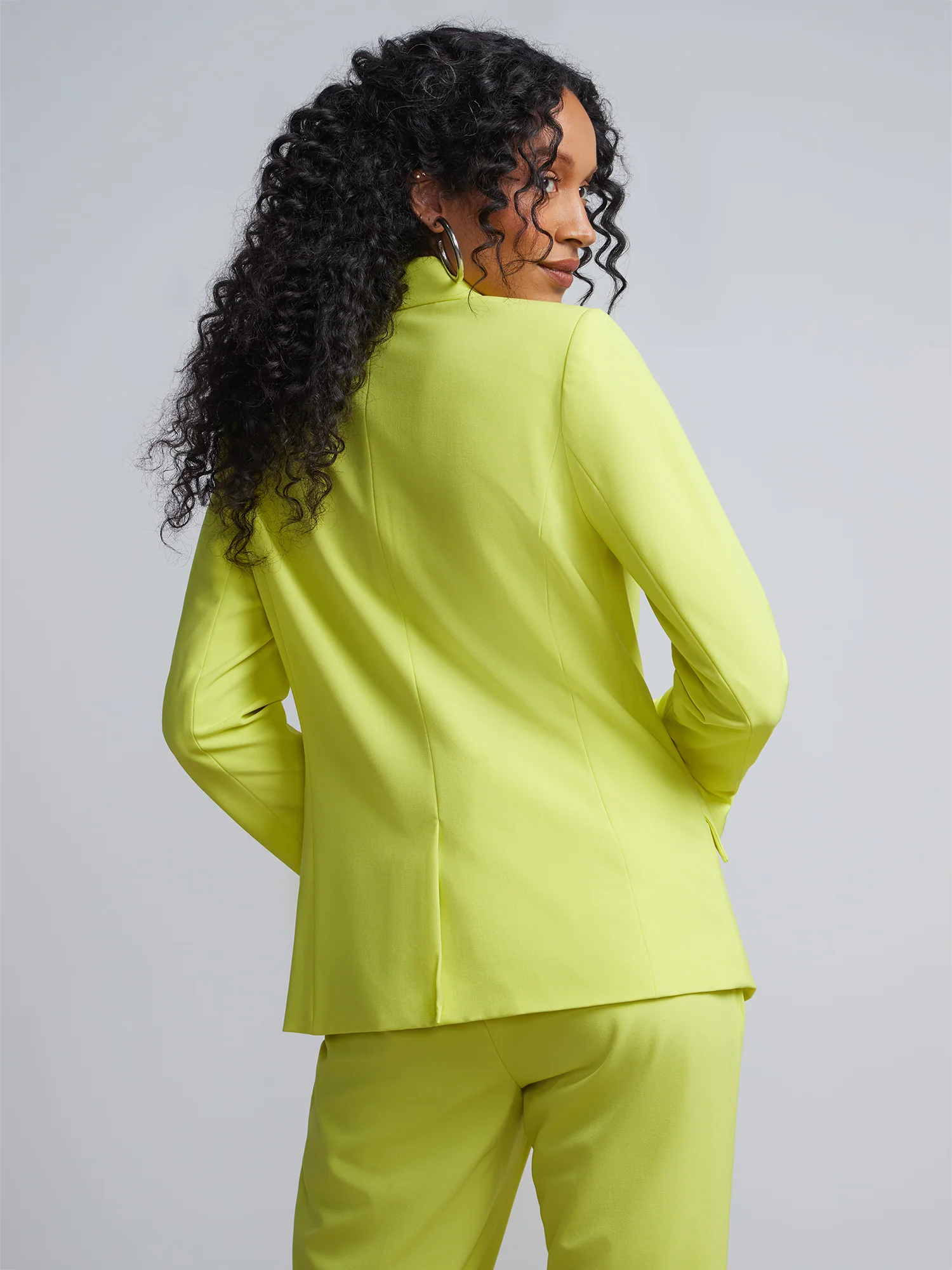 Wide-Lapel Single-Button Blazer - Image 3